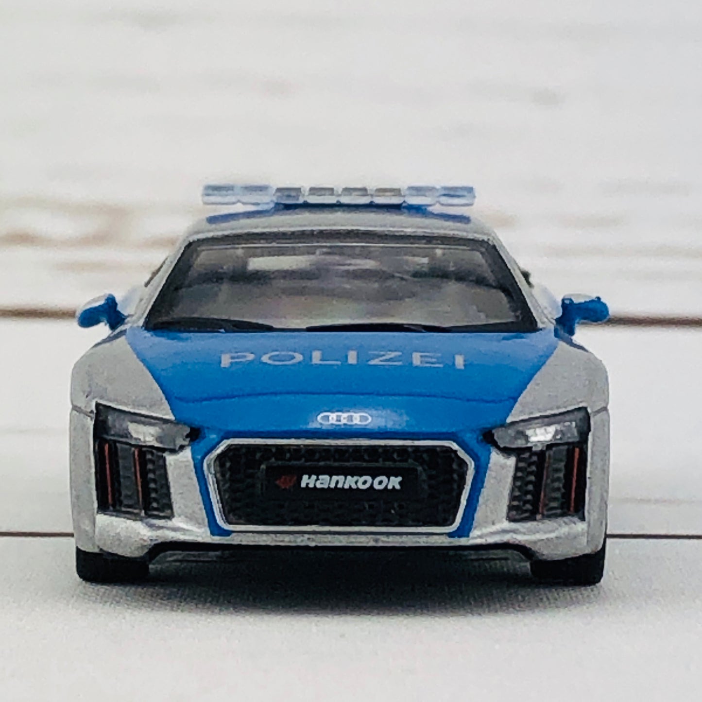Tarmac Works GLOBAL64 1/64 Audi R8 V10 Plus - German Polizei