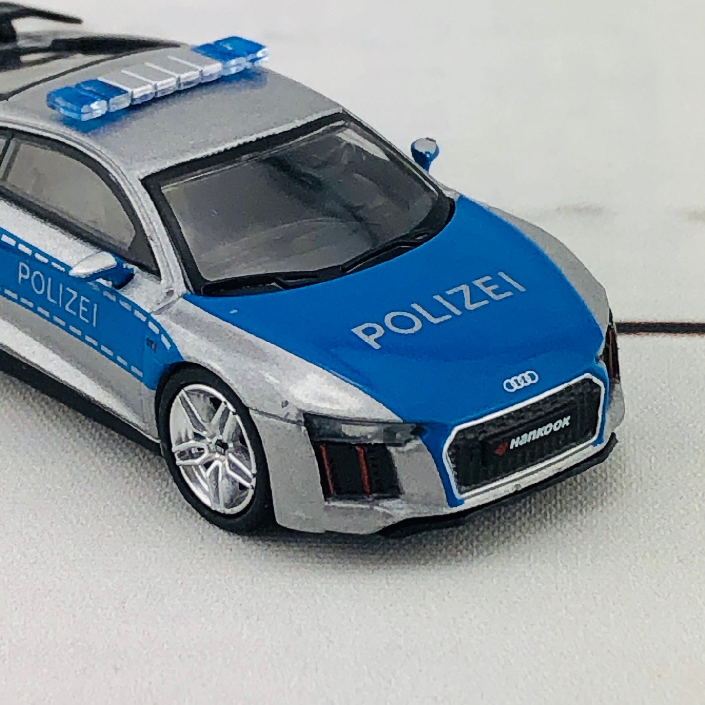 Tarmac Works GLOBAL64 1/64 Audi R8 V10 Plus - German Polizei