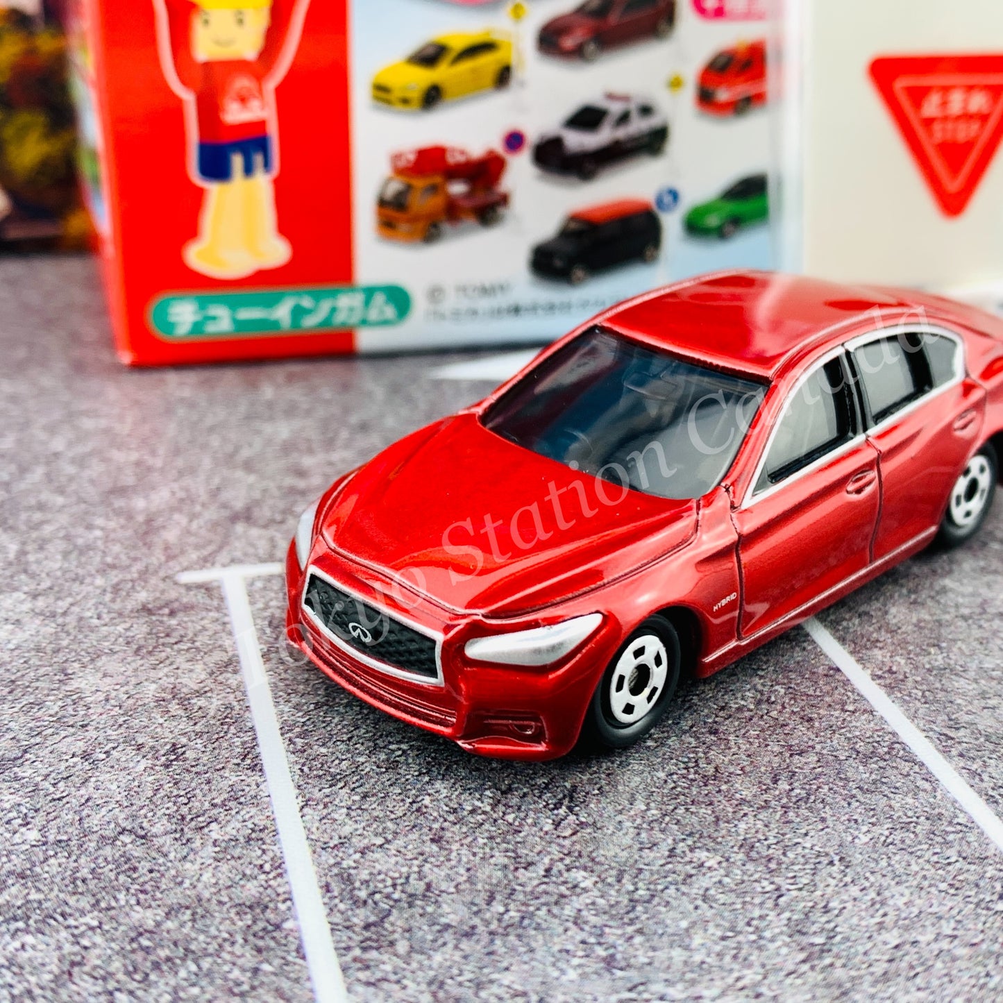 TAKARA TOMY A.R.T.S TOMICA Sign Set #4 - Nissan Skyline with a road sign stand