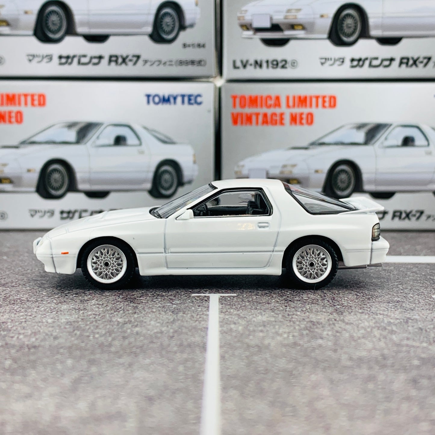 Tomica Limited Vintage Neo 1/64 Mazda Savanna RX7 Infini (Year 1989) LV-N192c