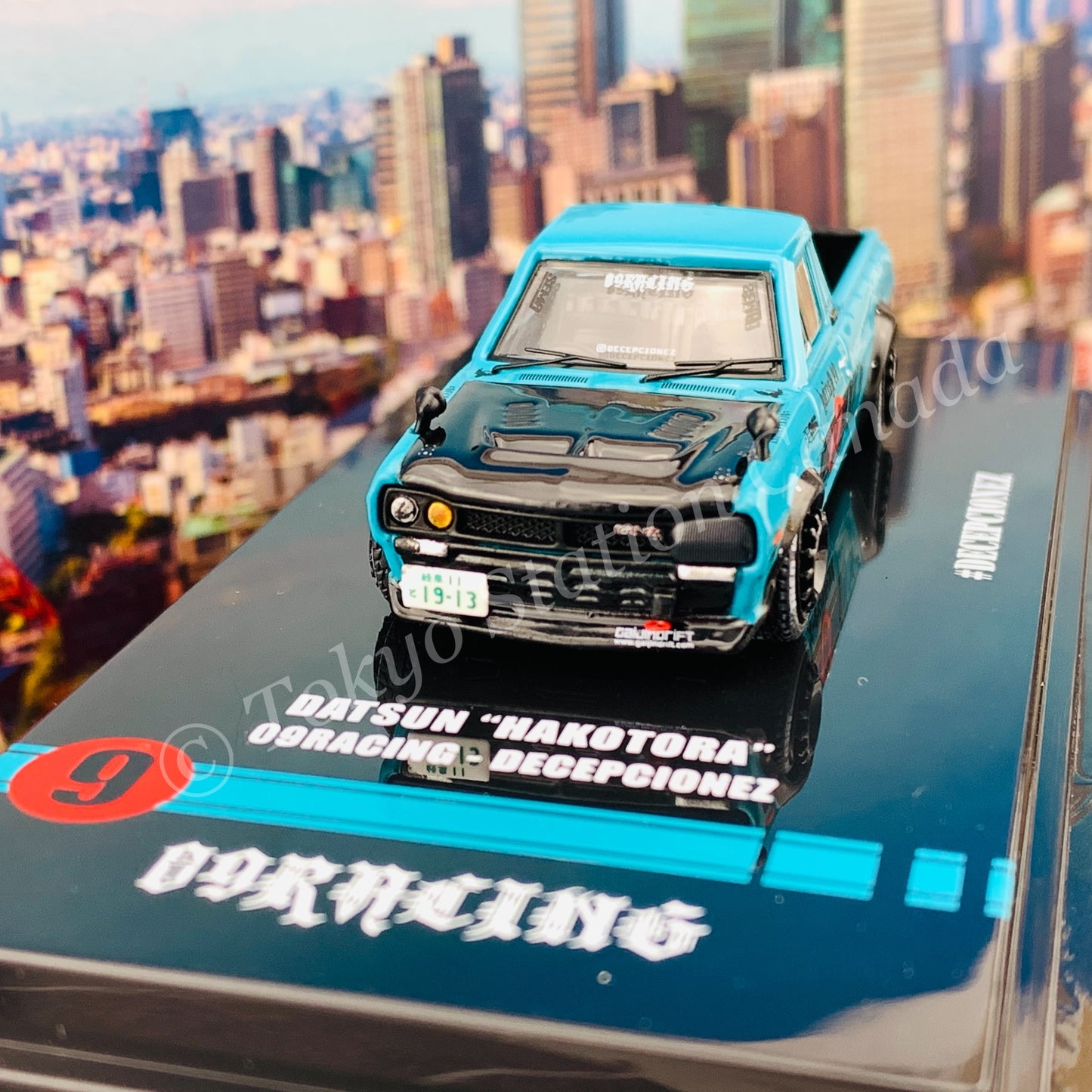 INNO64 1/64 DATSUN HAKOTORA "09 RACING" DECEPCIONEZ IN64-HKT-09R