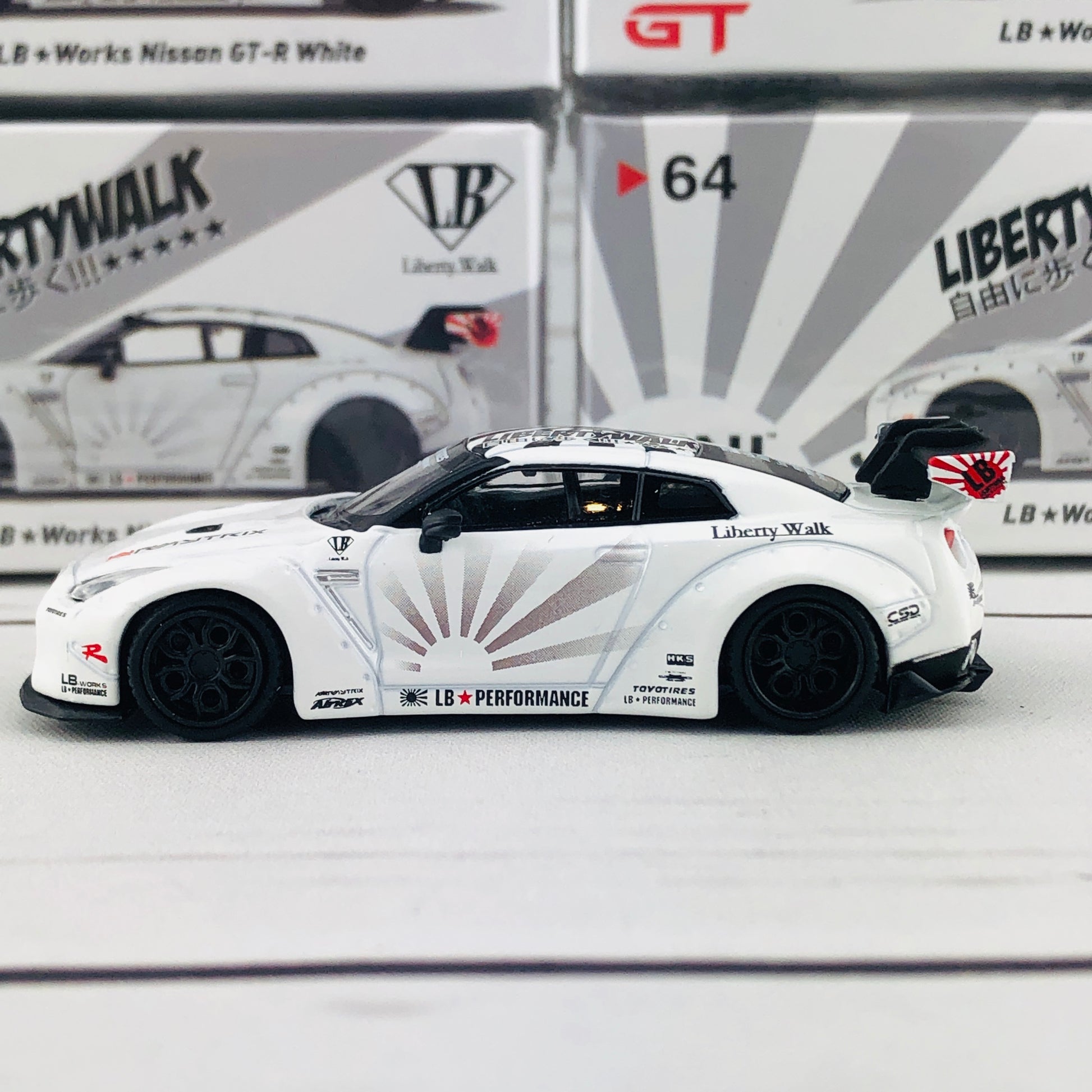 MINI GT 1/64 LB★WORKS Nissan GT-R (R35) Type 1 , Rear Wing ver 1+2 White RHD MGT00064-R