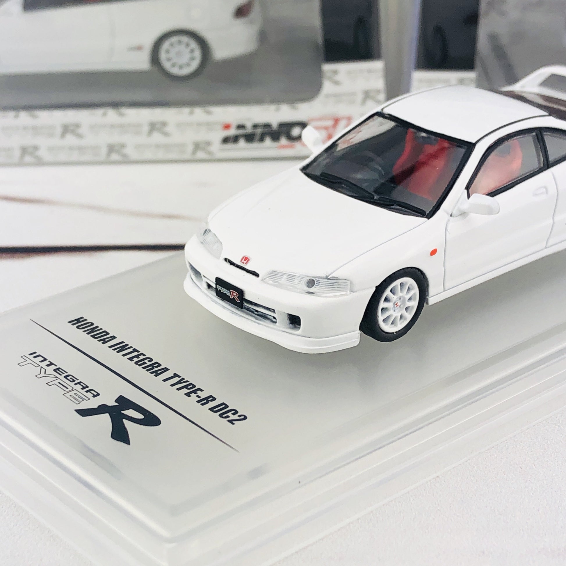 INNO64 1/64 Honda Integra Type-R DC2 White IN64-DC2-WHI