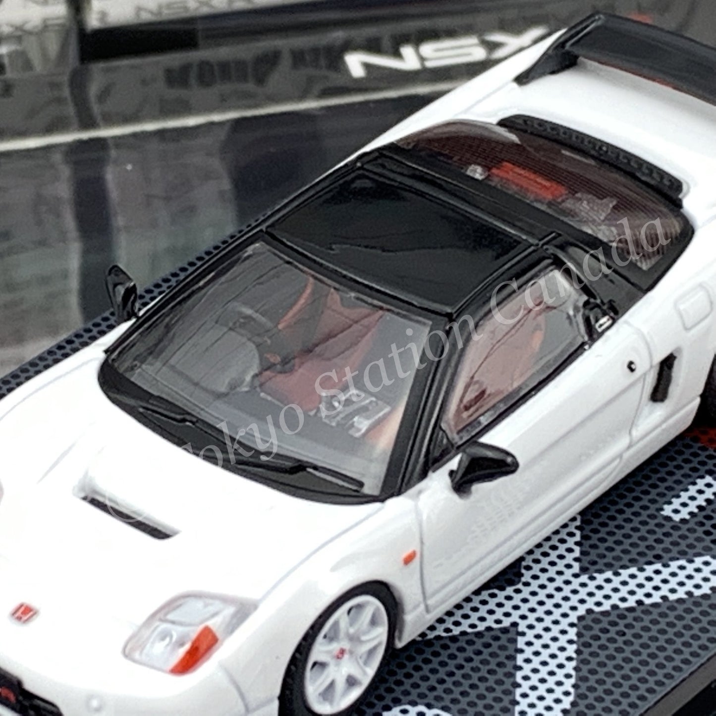 INNO64 HONDA NSX-R NA2 Championship White With Extra Wheels IN64-NSXR-WHI