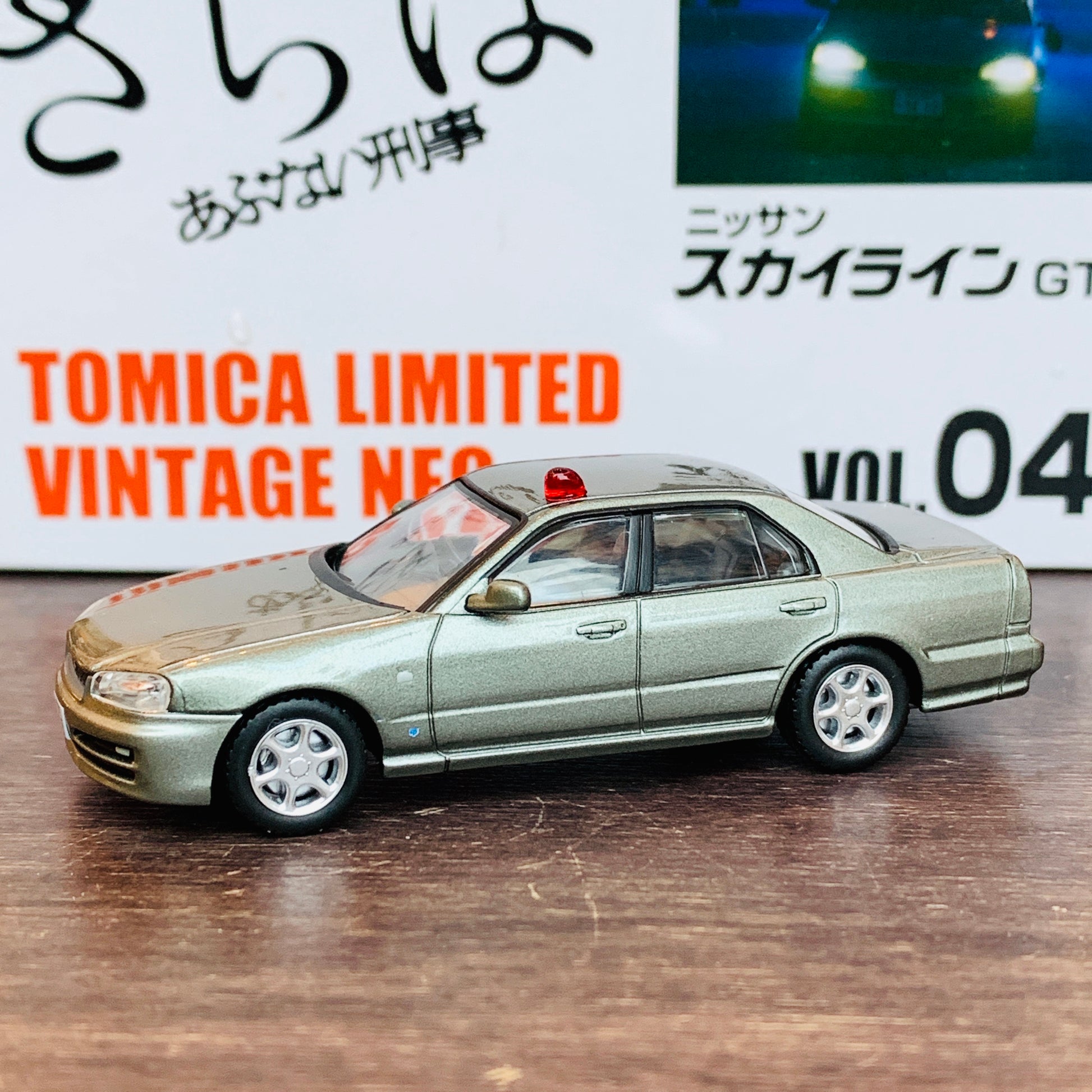 Tomica Limited Vintage Neo 1/64 ABUNAI VOL.04 Nissan Skyline GT Police (Silver)