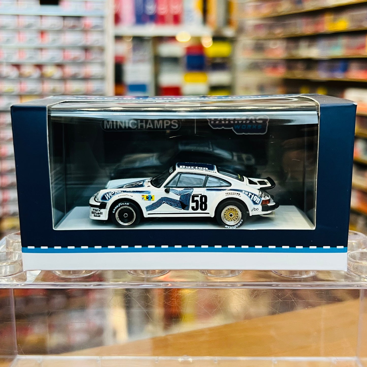 Tarmac Works x MINICHAMPS COLLAB64 1/64 Porsche 934  24h Le Mans 1977 #58 T64MC-003-BUR (643776458)