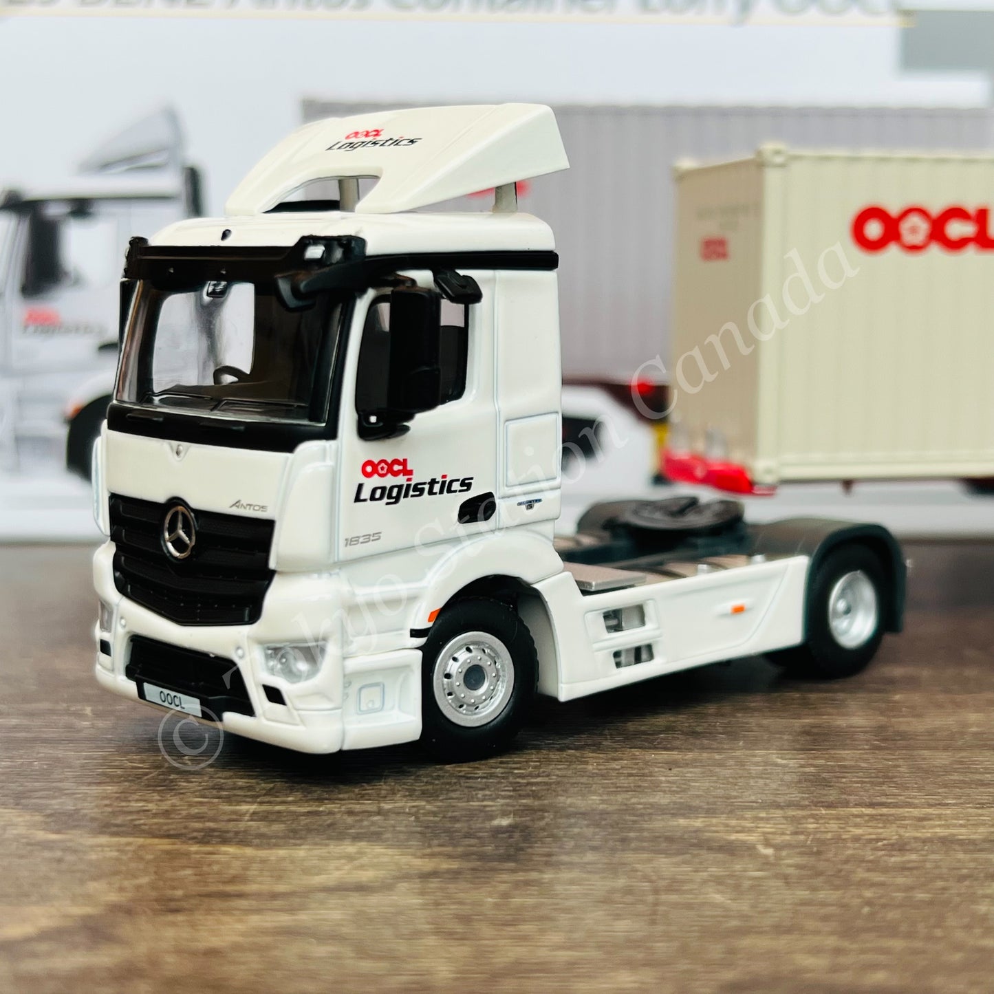 TINY 微影 1/64 121 MERCEDES-BENZ Antos Container Lorry OOCL ATC64977