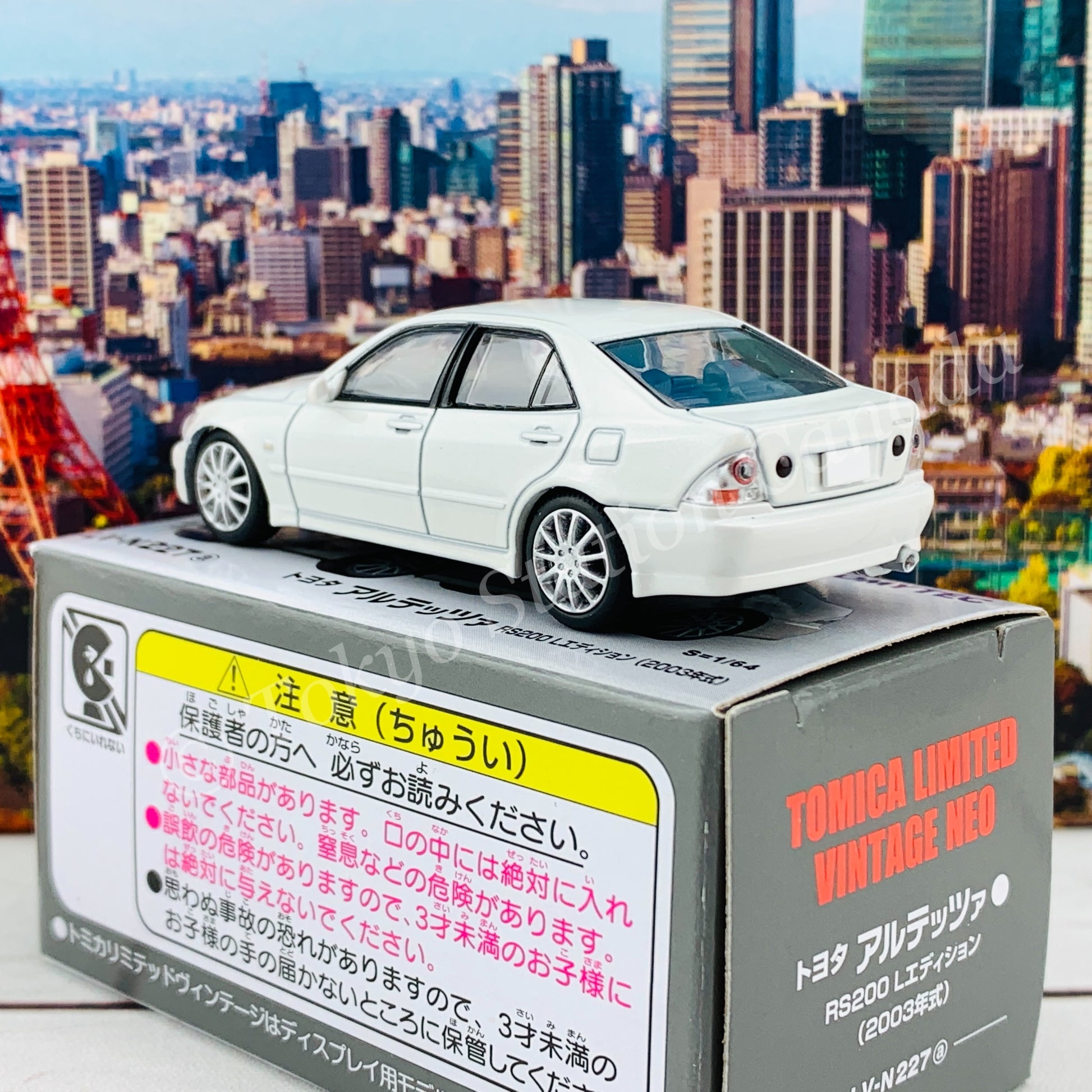 Tomytec Limited Vintage Neo 1/64 Toyota Altezza RS200 L Edition (White) LV-N227a