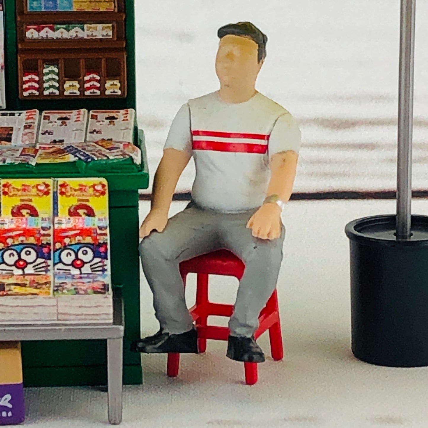 Tiny 1/35 Hong Kong Newstand