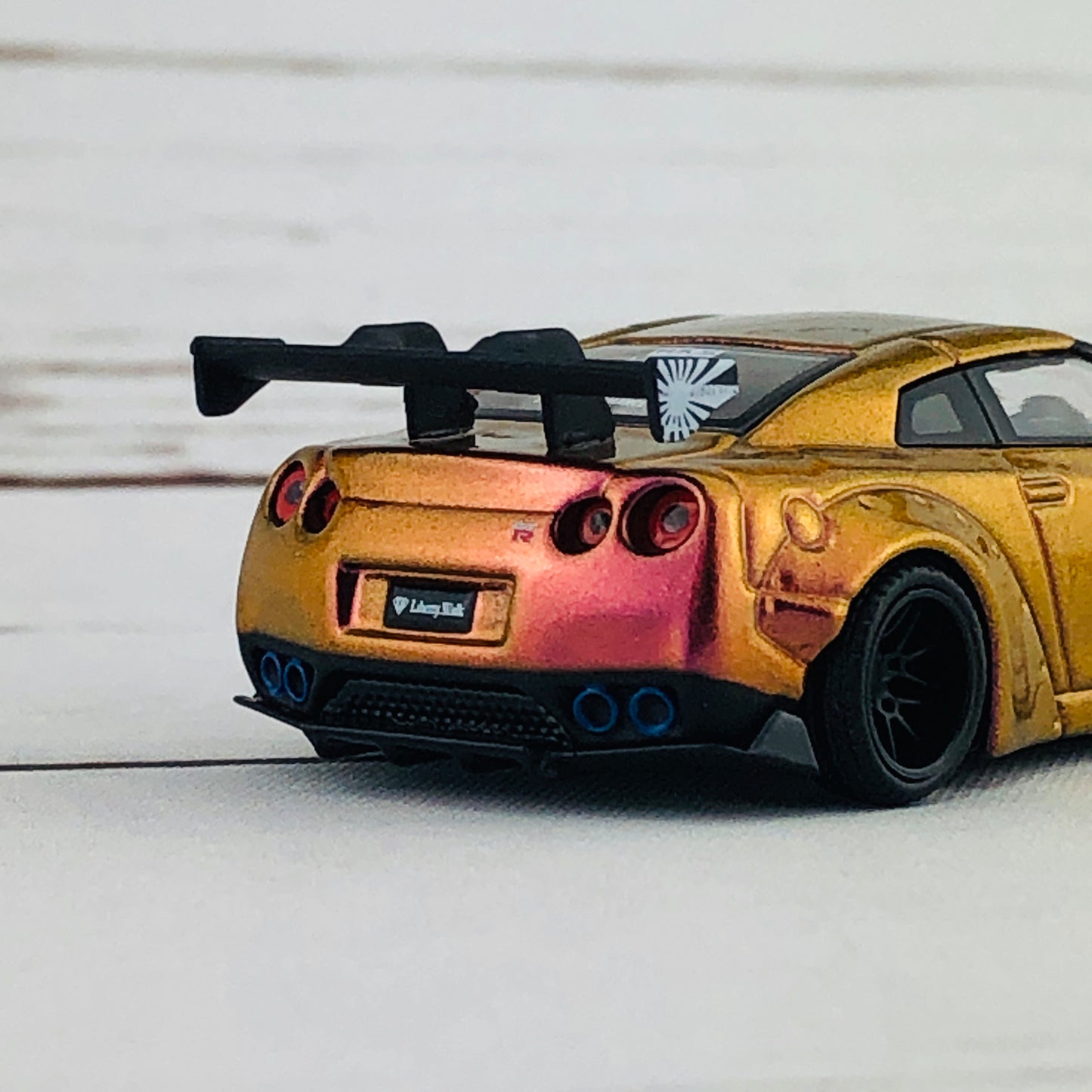 MINI GT LIBERTYWALK LB★WORKS Nissan GTR (R35) Magic Bronze RHD MGT00033-R