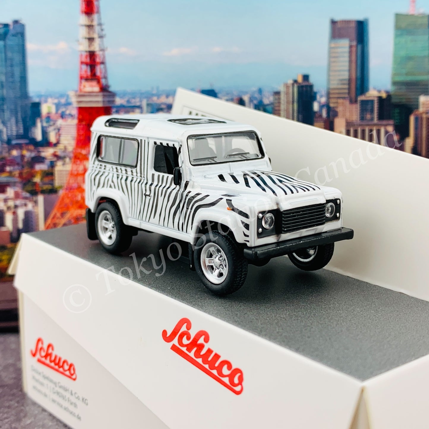 Schuco 1/64 Land Rover Defender Safari 452021800