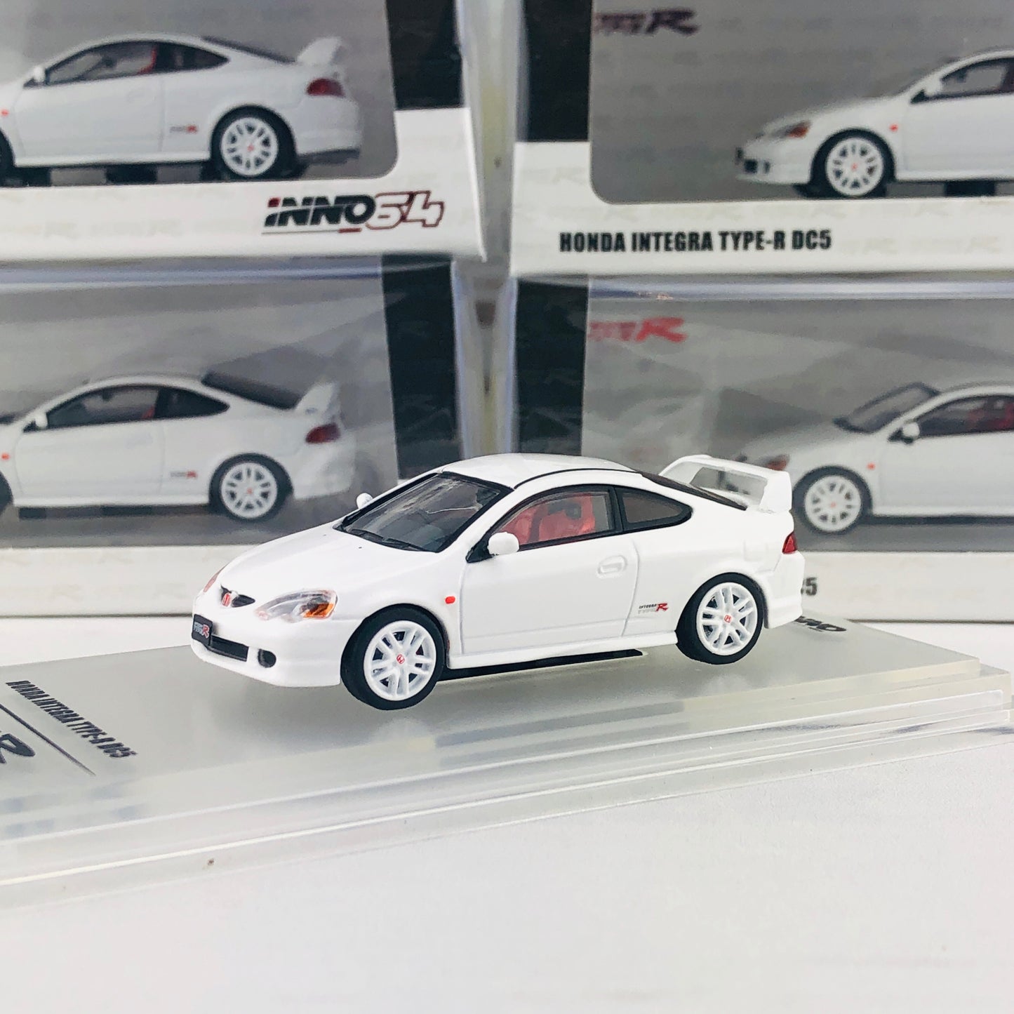 INNO64 1/64 Honda Integra Type-R DC5 White IN64-DC5-WHI