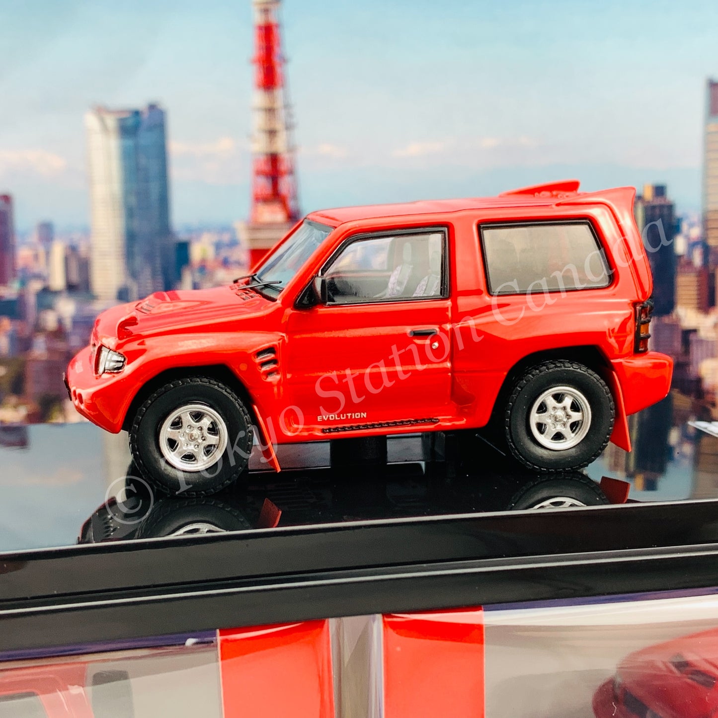 INNO64 1/64 MITSUBISHI PAJERO EVOLUTION Red With Extra Wheels IN64-EVOP-RED