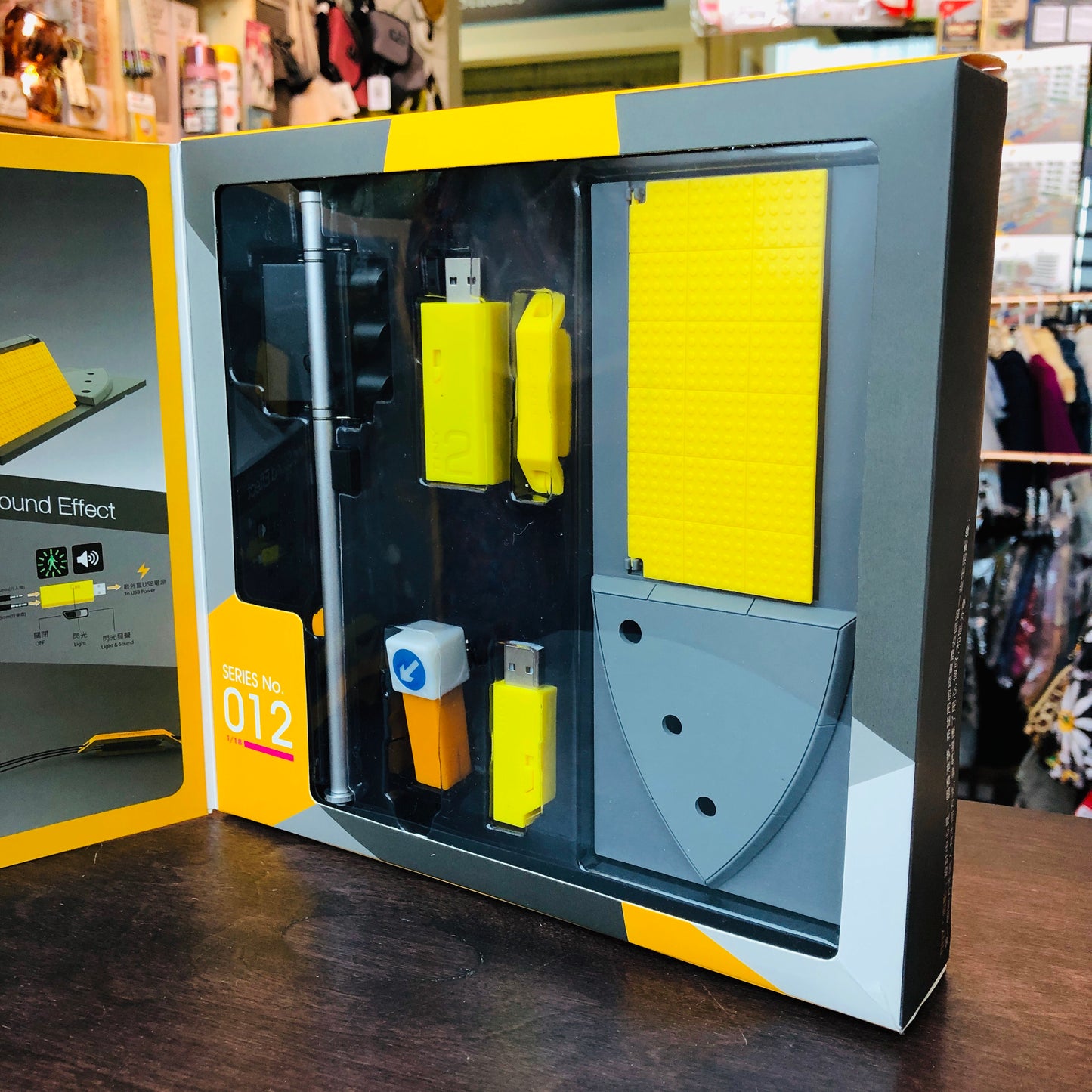 Tiny 1/18 012 Traffic Light Post Stationery Holder Set 安全島文具套裝