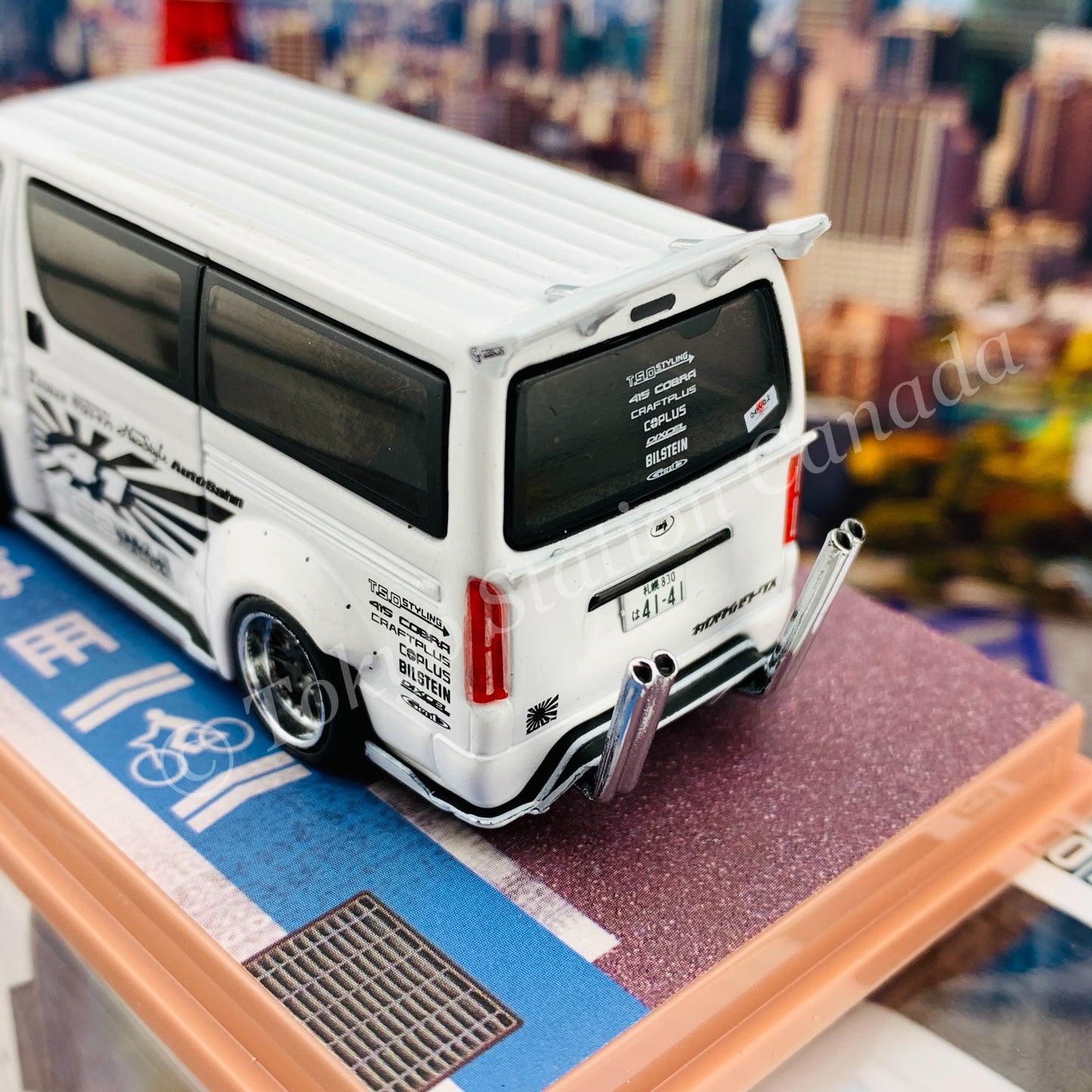 Tarmac Works HOBBY64 1/64 Toyota Hiace Widebody White T64-038-WH