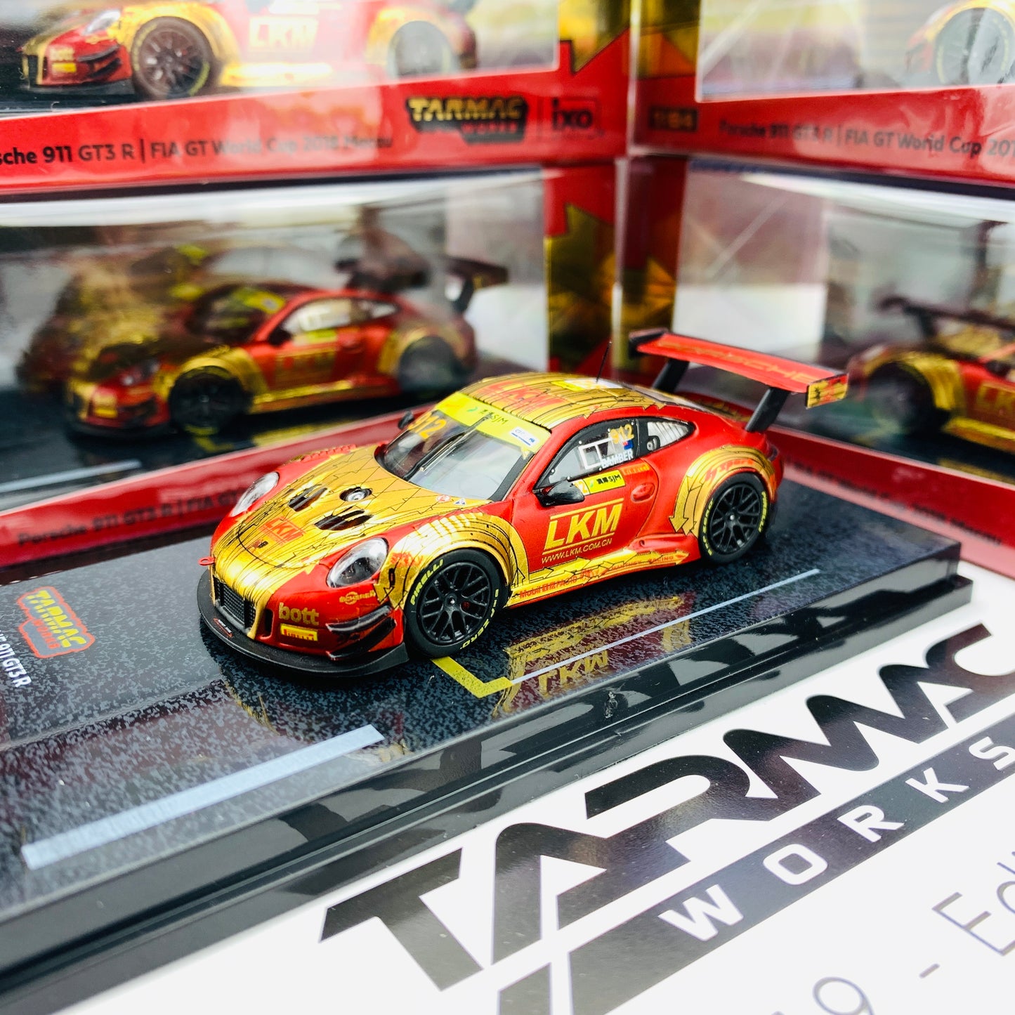 Tarmac Works 1/64 Hobby Collection Porsche 911 GT3 R (991) Macau GT Cup - FIA GT World Cup 2018 Earl Bamber T64-032-18MGP912