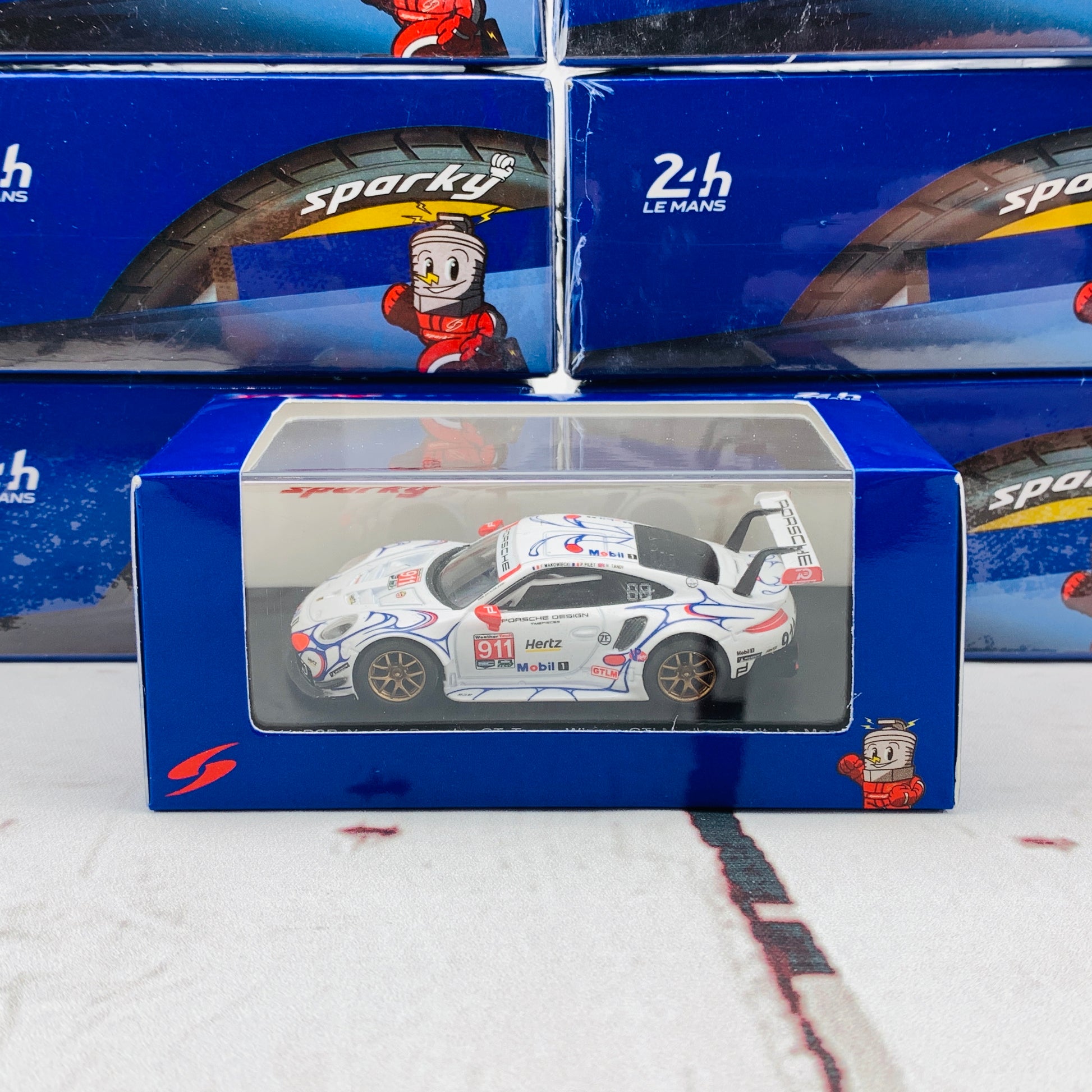 Sparky 1/64 PORSCHE 911 RSR NO.911 PORSCHE GT TEAM WINNER GTLM CLASS PETIT LE MANS 2018 P. PILET - N. TANDY - F. MAKOWIECKI Y135