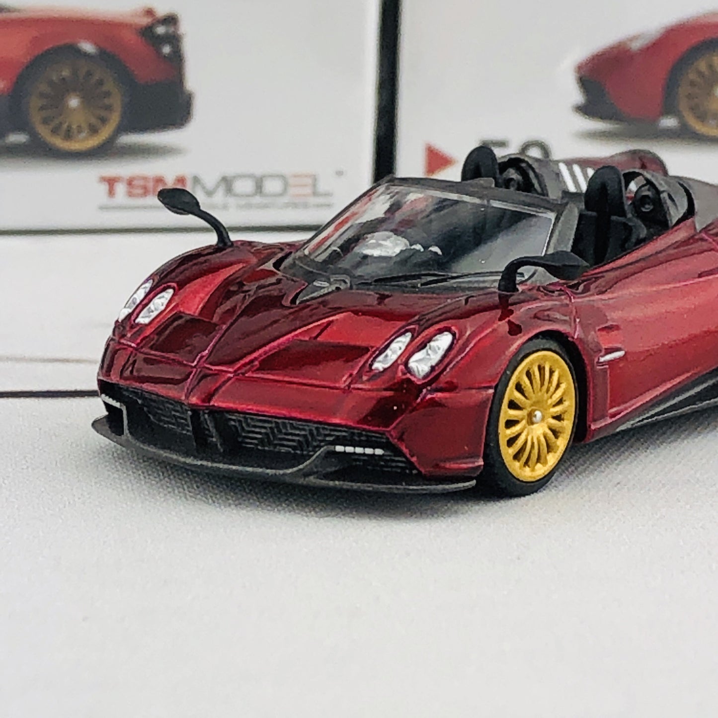 MINI GT 1/64 Pagani Huayra Roadster Rosso Monza RHD MGT00050-R