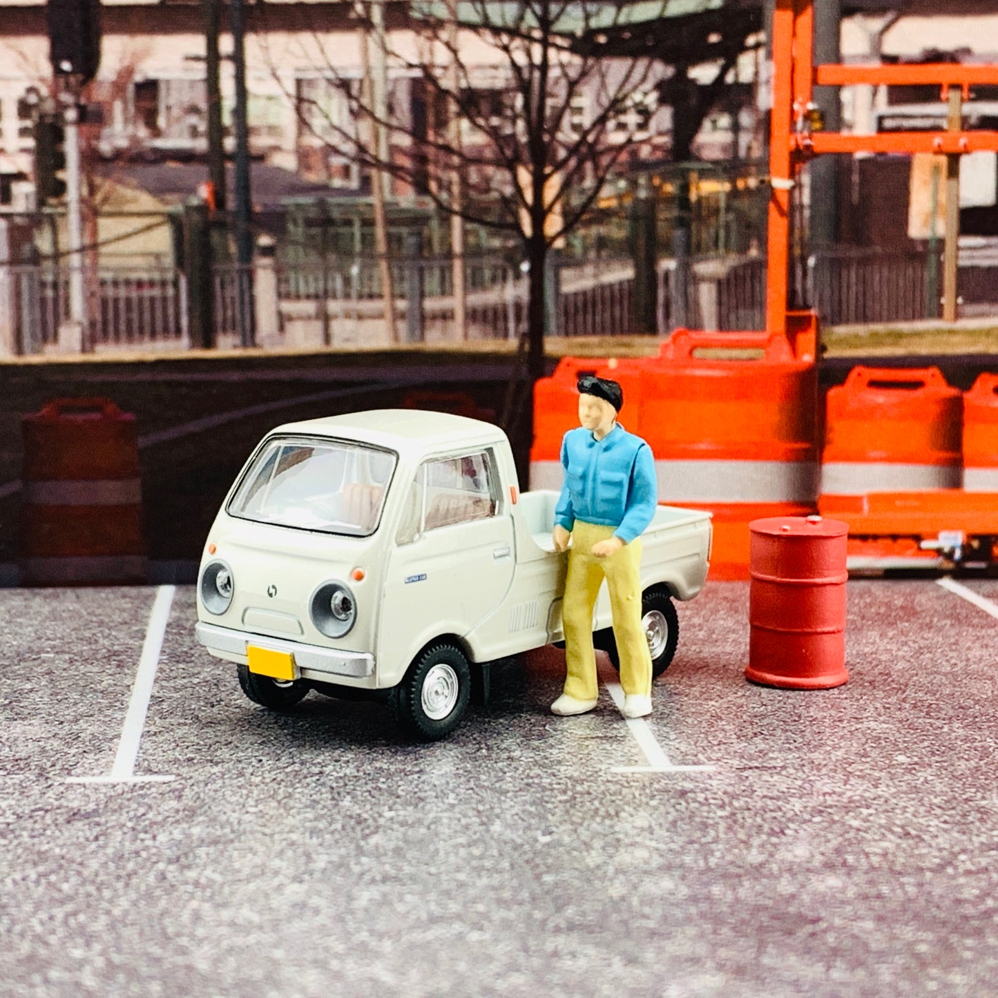 Tomytec Tomica Limited Vintage 1/64 Mazda Porter Cab one side open White LV-185b