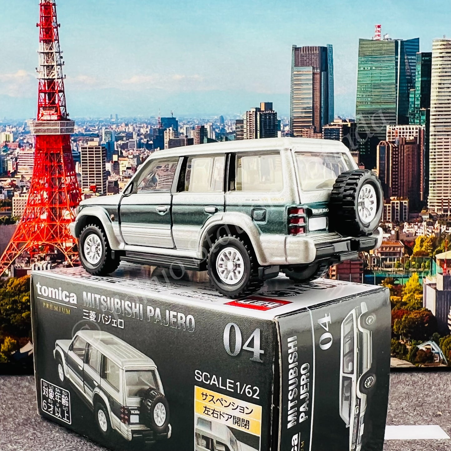 Tomica Premium 04 Mitsubishi Pajero