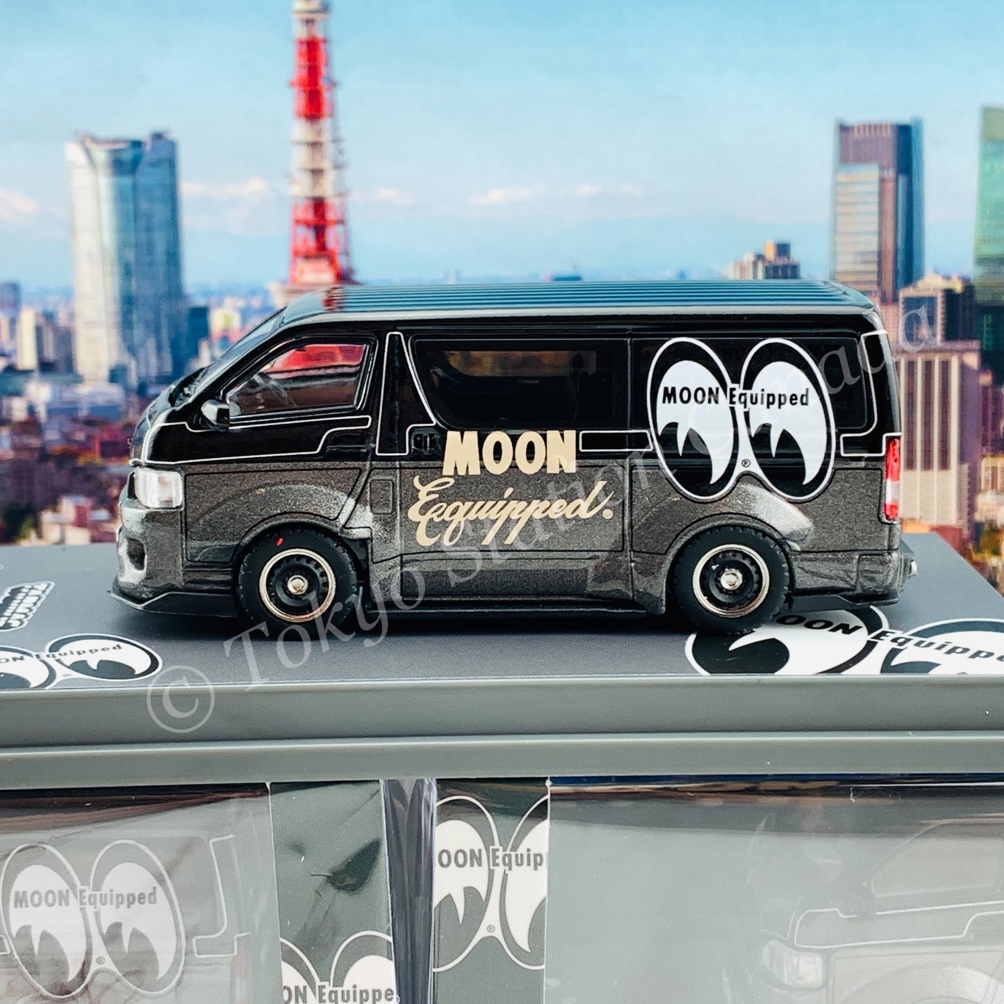 Tarmac Works 1/64 COLLAB64 Toyota Hiace Widebody Mooneyes T64-038-ME2