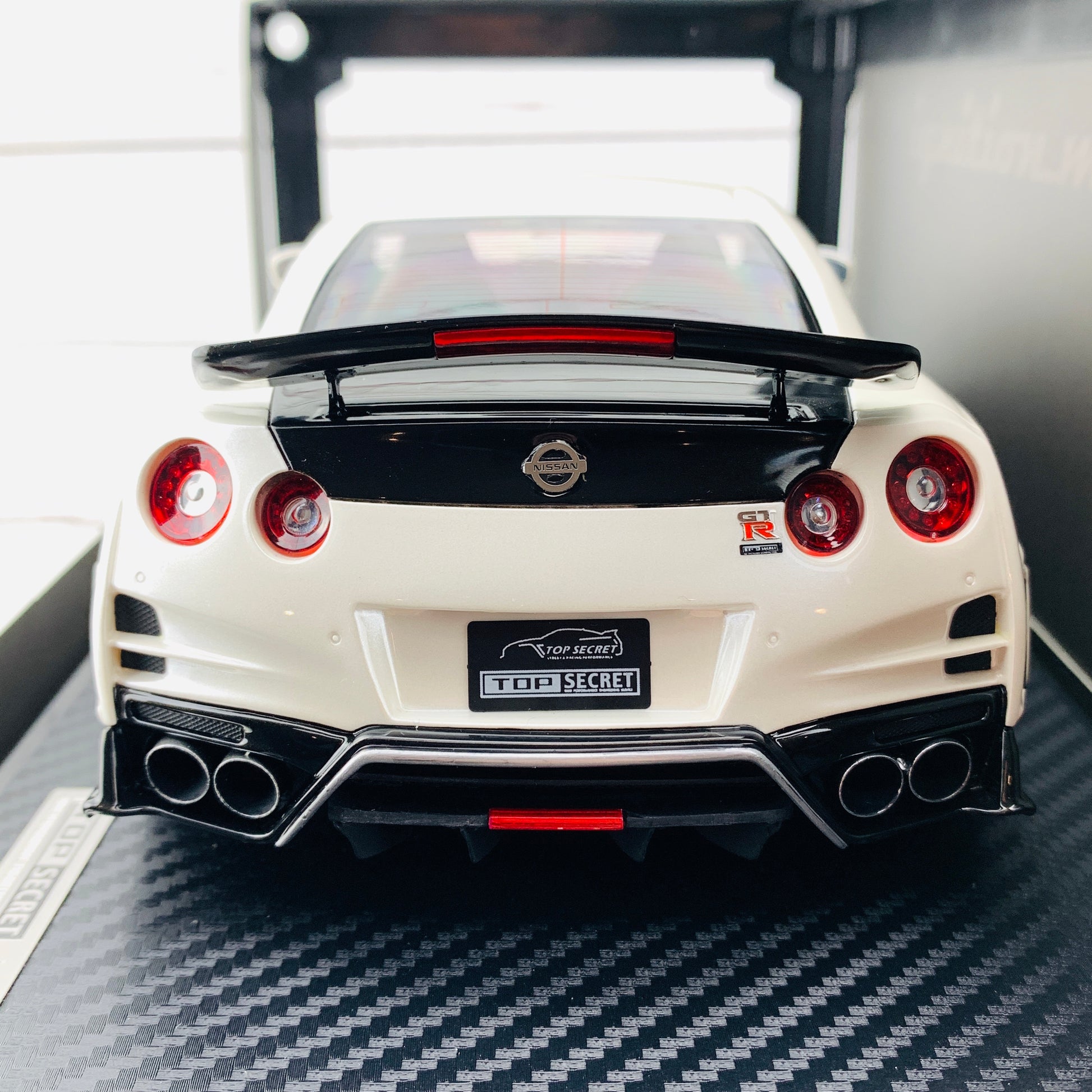 Ignition Model 1/18 TOP SECRET Nissan GTR R35 White Pearl IG1537