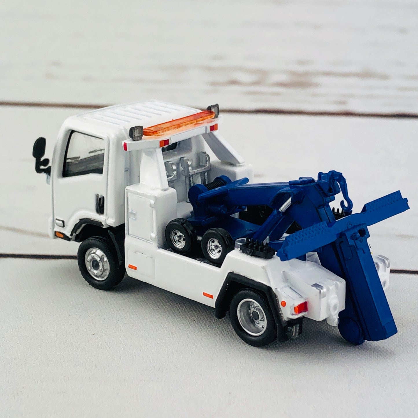 Tiny 144 Isuzu N Series Tow Truck