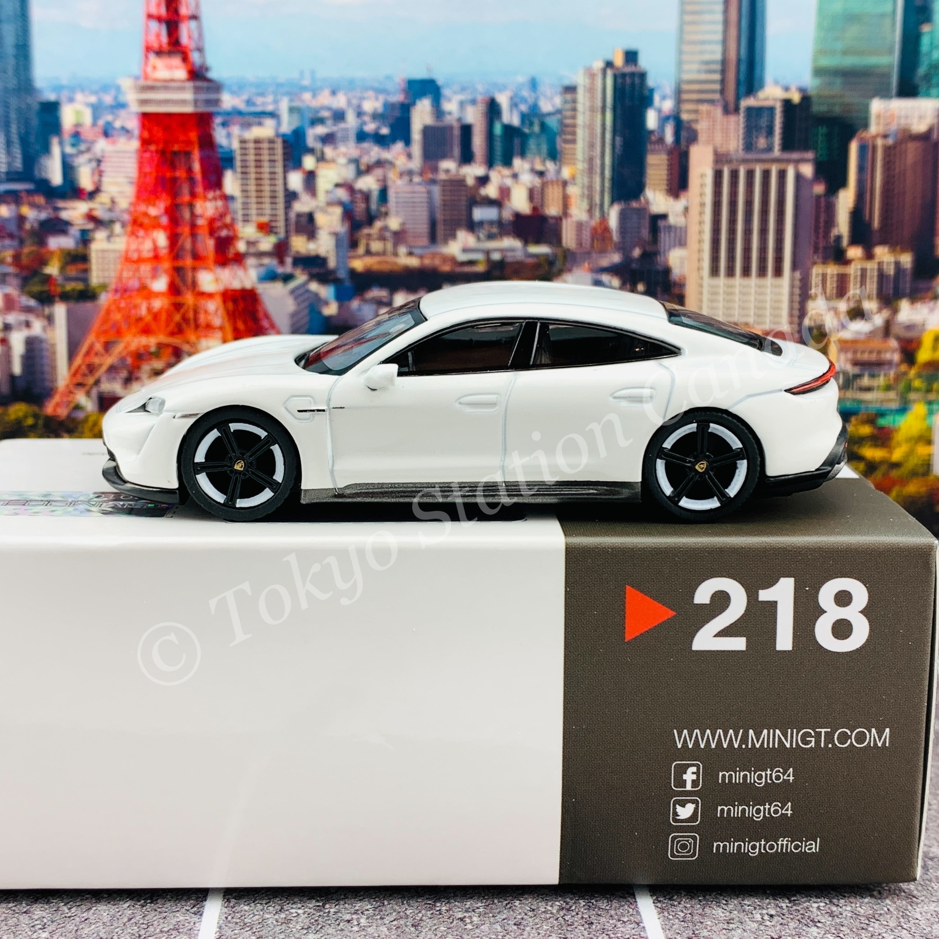 MINI GT Porsche Taycan Turbo S 2台セット. Amazon.com: MINI GT 1/64 Porsche Taikan Turbo S Vulcano Gray