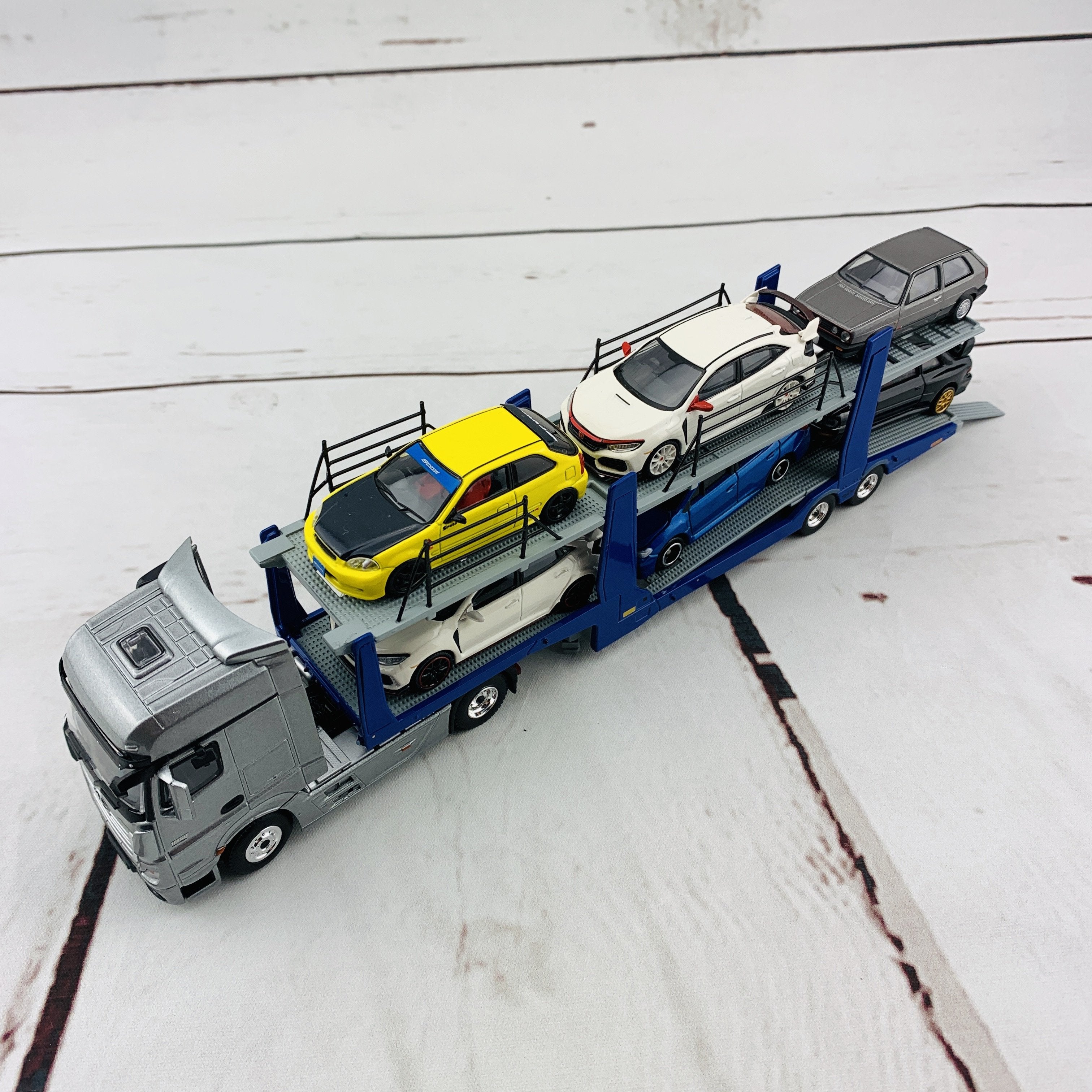 MINI GT 1/64 Mercedes-Benz Actros With Car Carrier Trailer LHD