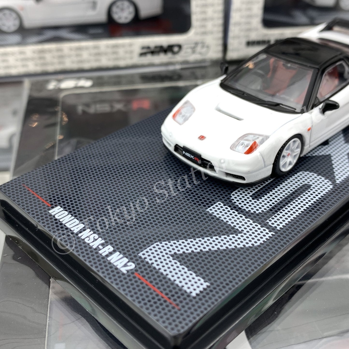 INNO64 HONDA NSX-R NA2 Championship White With Extra Wheels IN64-NSXR-WHI