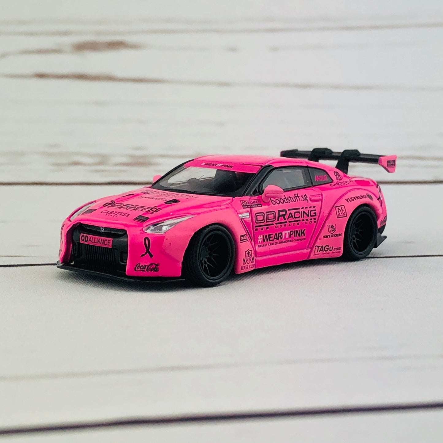 MINI GT LIBERTYWALK LB★WORKS Nissan GTR (R35) "WearItPink" Breast Cancer Awareness RHD MGT00054-R