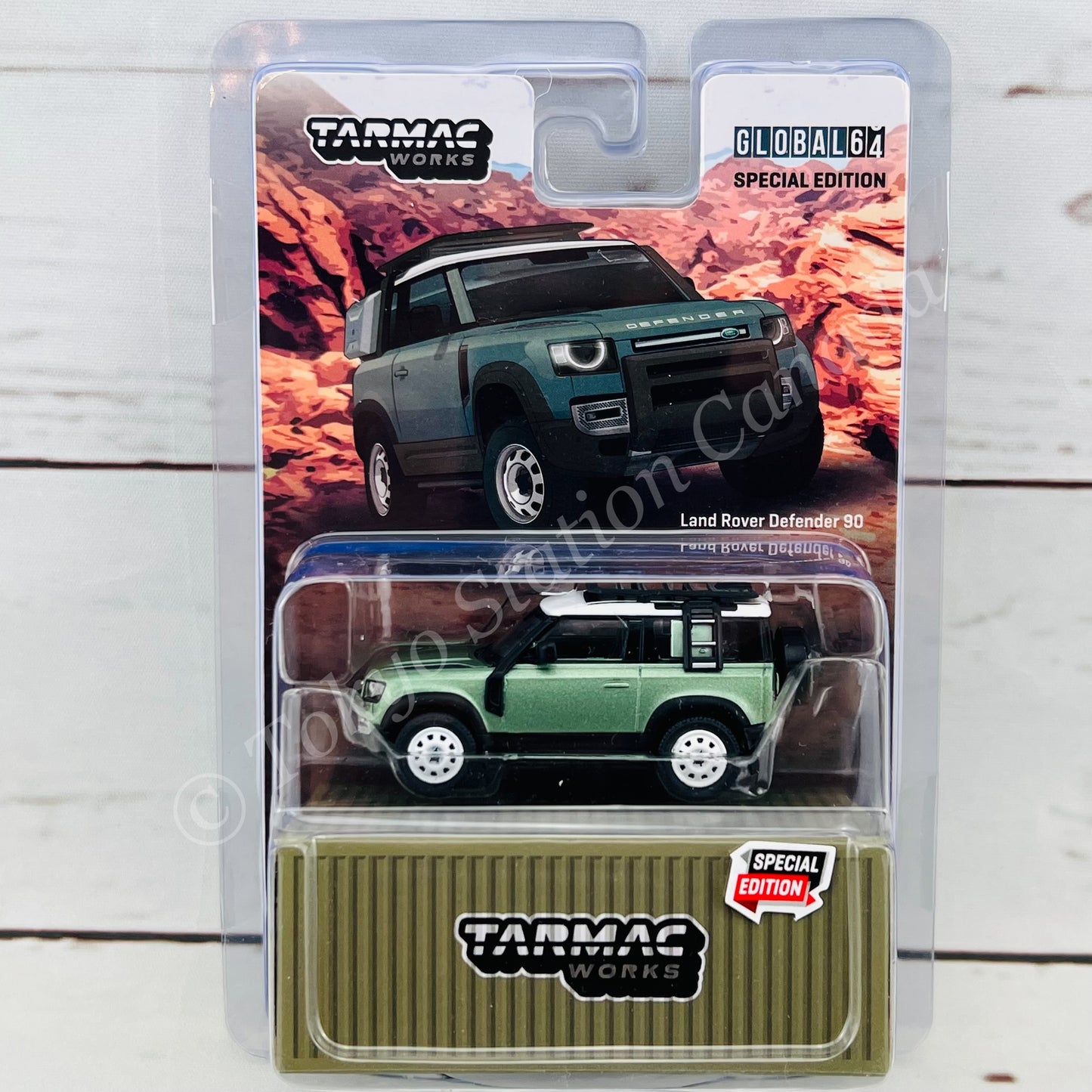 TARMAC WORKS GLOBAL64 Land Rover Defender 90 Green Metallic "2021 HK Toycar Salon Edition" T64G-019-GR