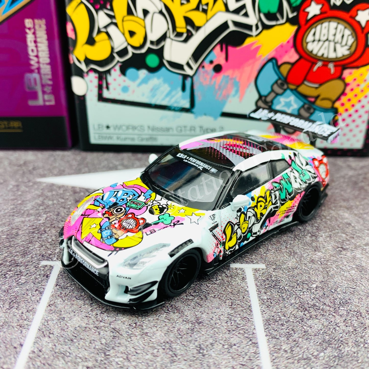 MINI GT 1/64 LB WORKS Nissan GT-R Type 2 LBWK Kuma Graffiti MGT00244-L