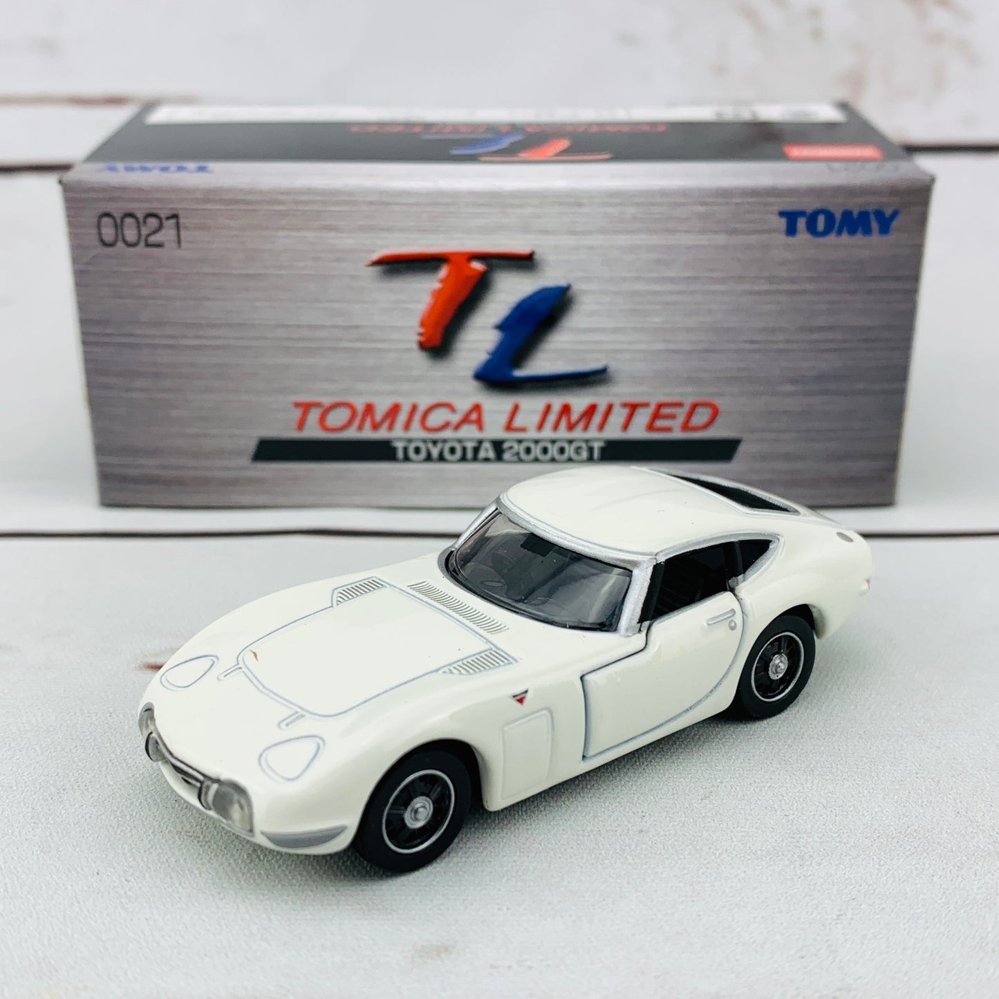 Tomica Limited 0021 Toyota 2000GT White
