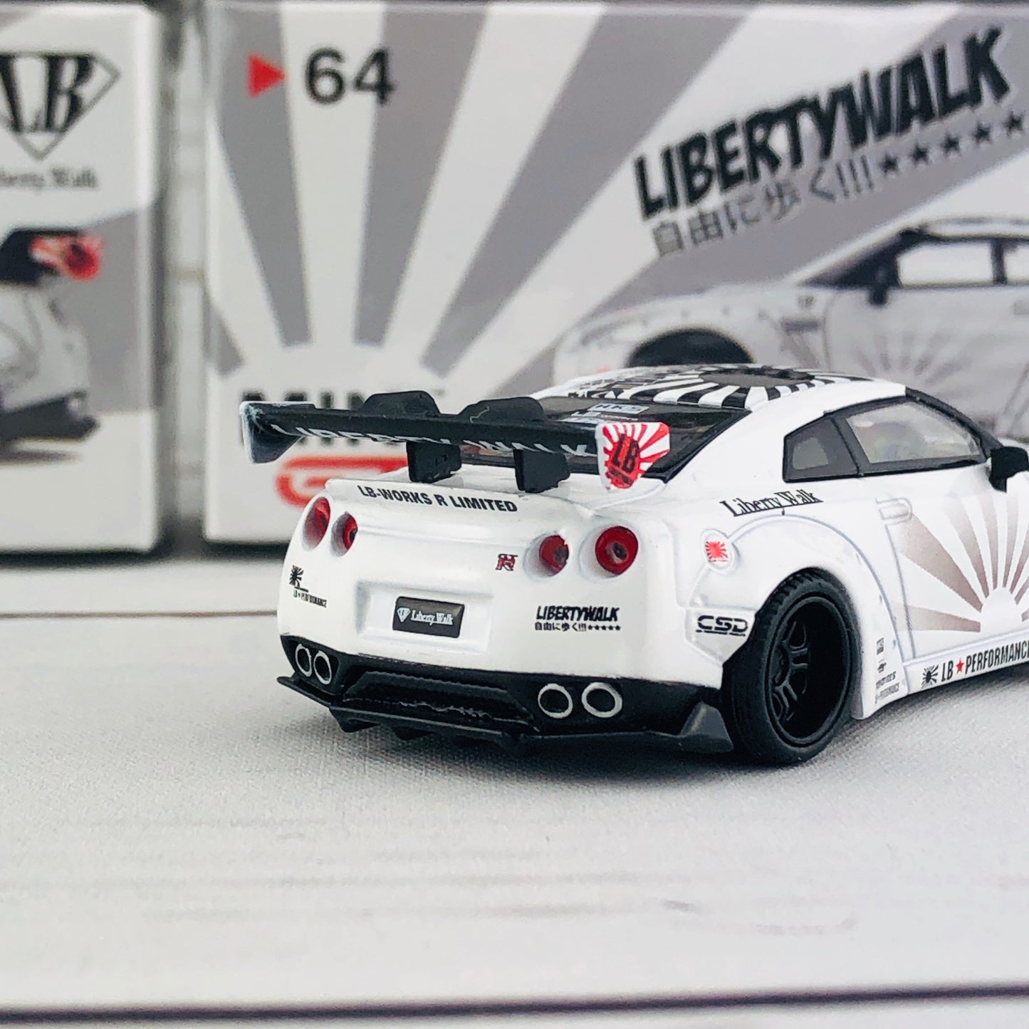MINI GT 1/64 LB★WORKS Nissan GT-R (R35) Type 1 , Rear Wing ver 1+2 White RHD MGT00064-R
