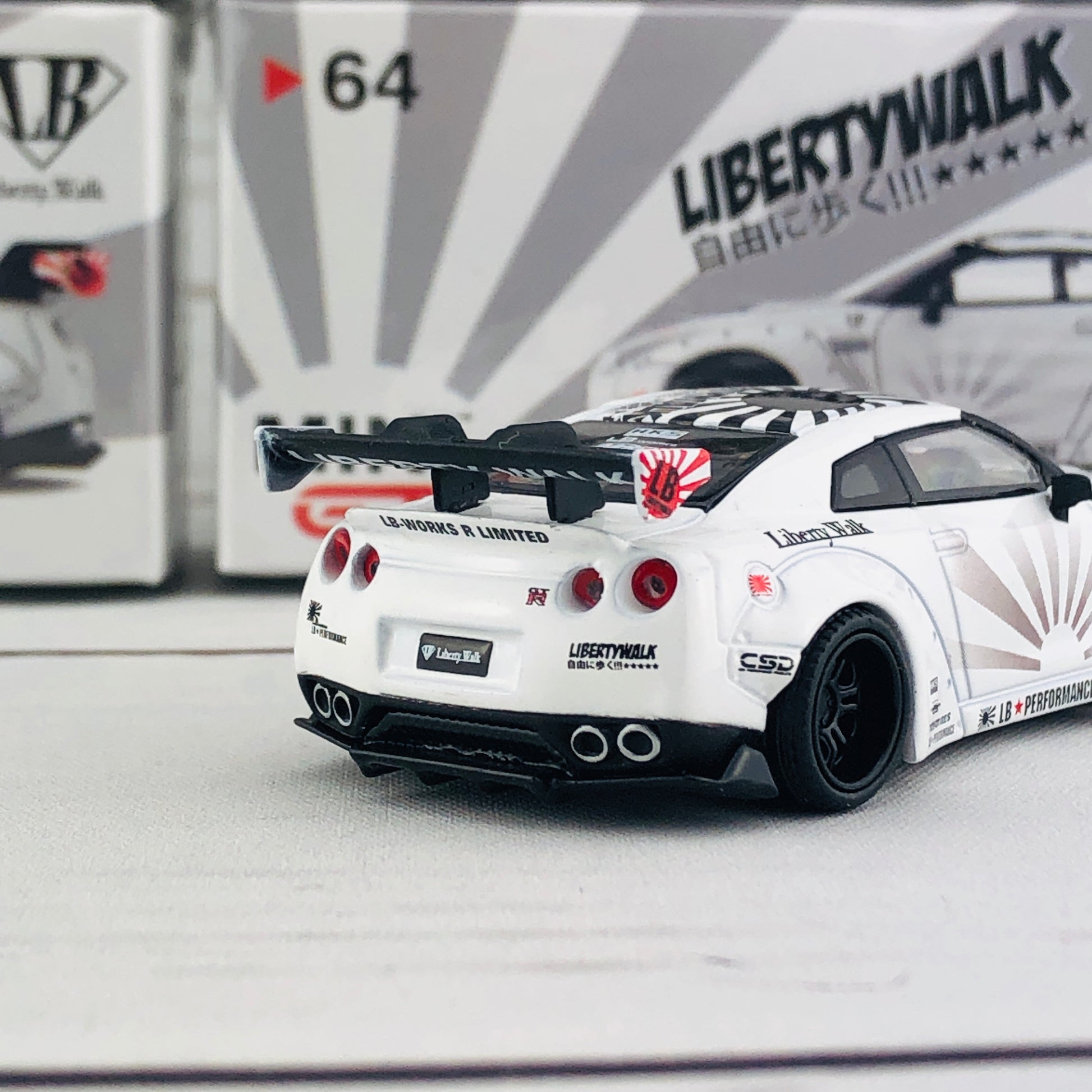 MINI GT 1/64 LB★WORKS Nissan GT-R (R35) Type 1 , Rear Wing ver 1+2 White RHD MGT00064-R