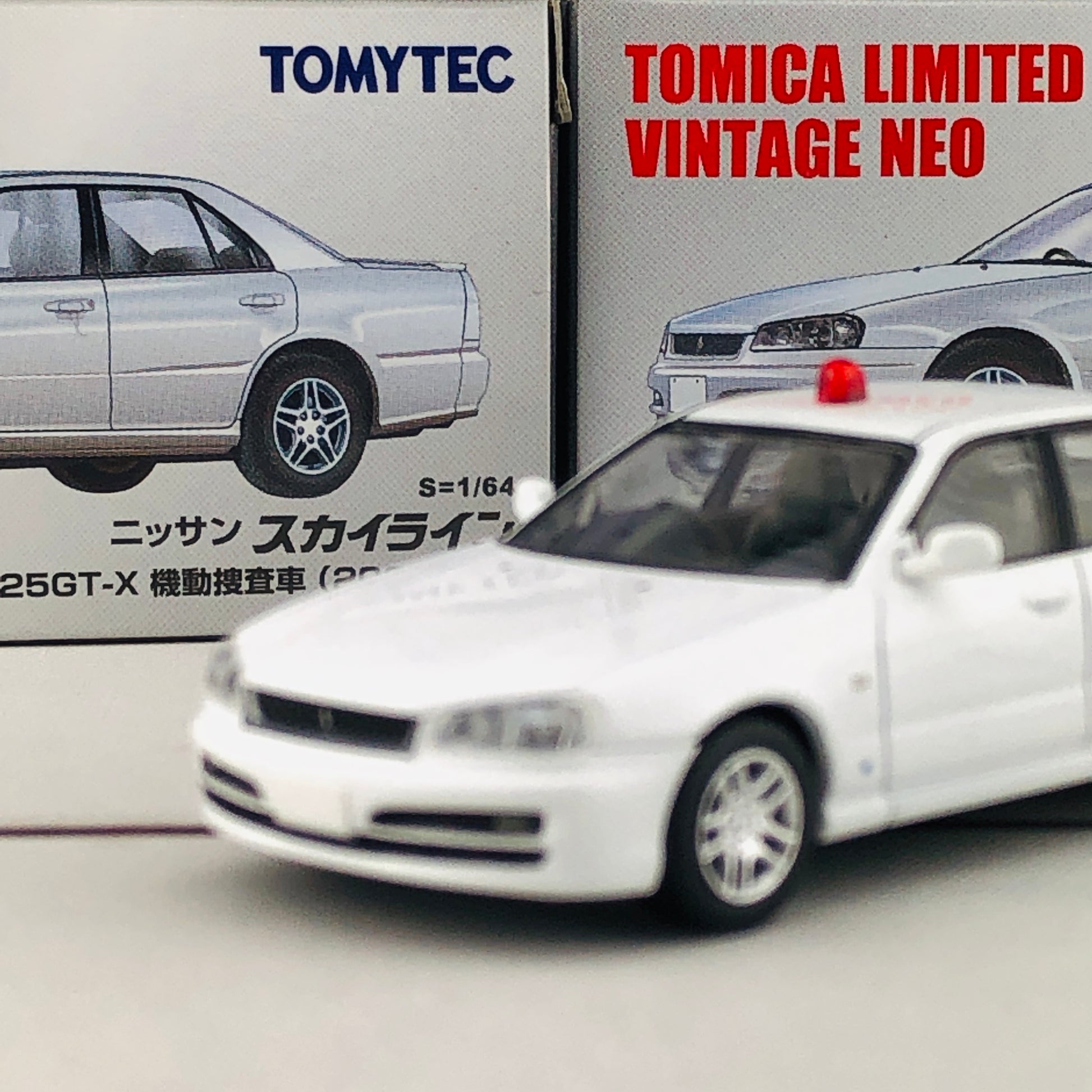 Tomica Limited Vintage 1/64 Nissan Skyline 25GT-X LV-N126a (2000)
