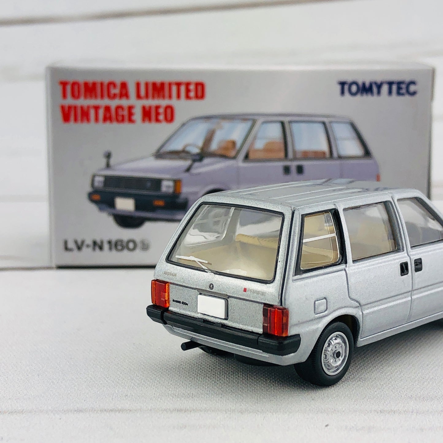 Tomica Limited Vintage 1/64 Nissan Prairie Estate NV (1982) LV-N160b