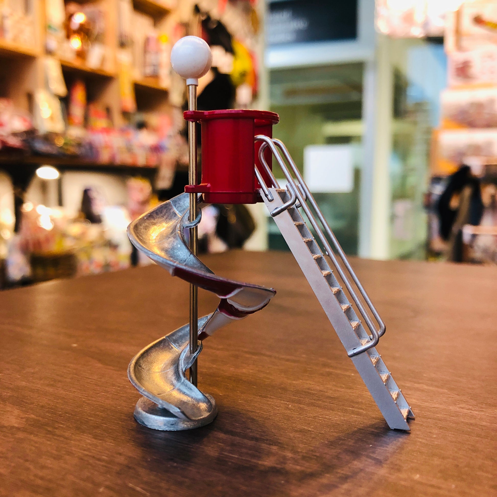 Tiny Traditional Slides Photo Stand Pg1 滑梯 (7-11 Project)