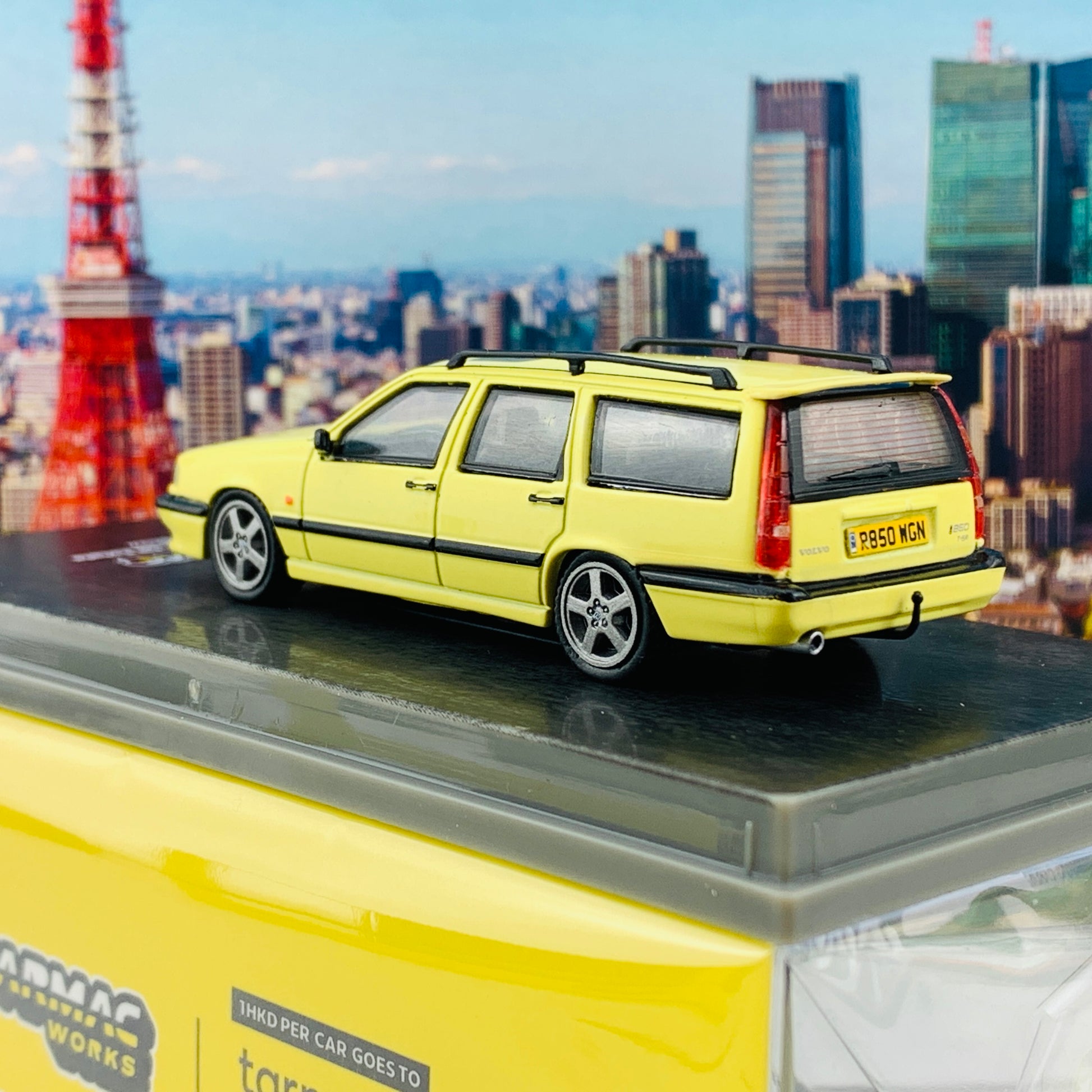 Tarmac Works 1/64 Road Collection Volvo 850 T-5R Estate Yellow T64R-039-YL