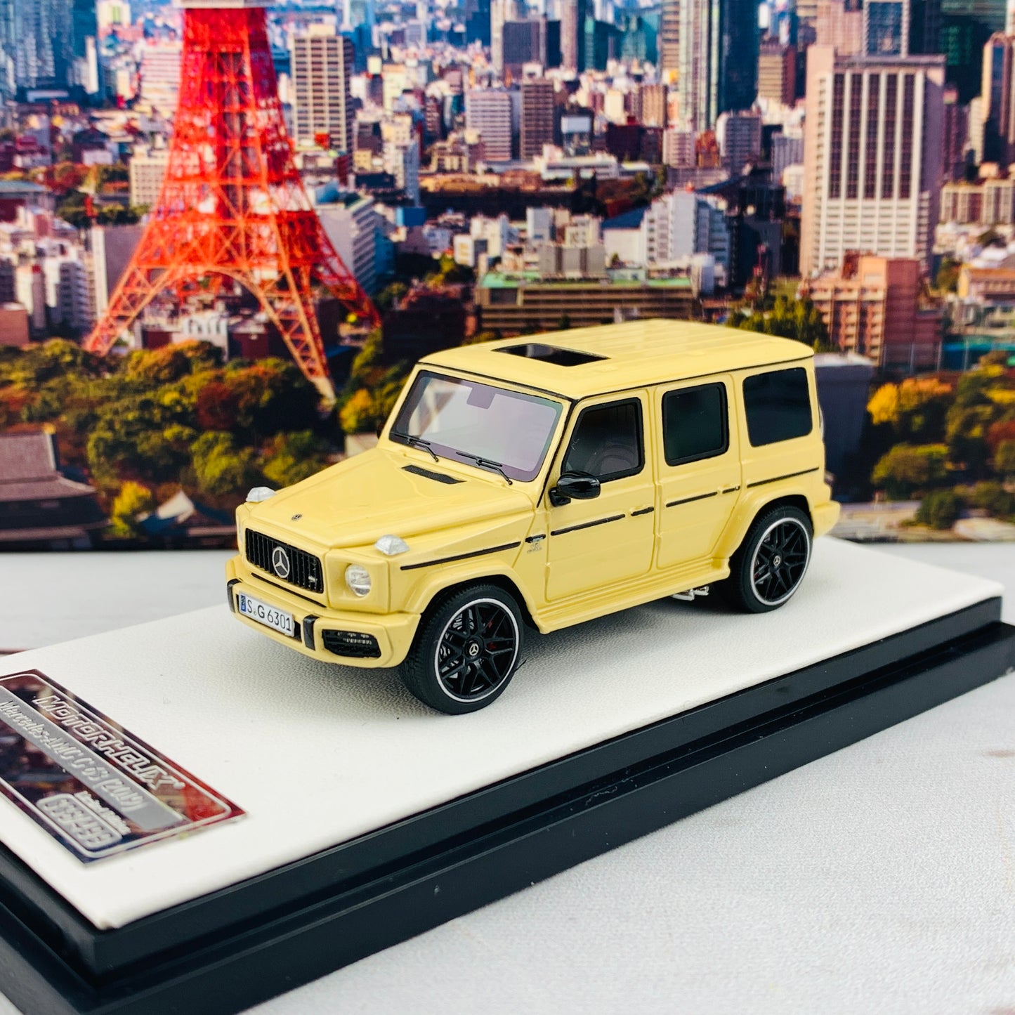 MOTORHELIX 1/64 Mercedes-AMG C63 BEIGE