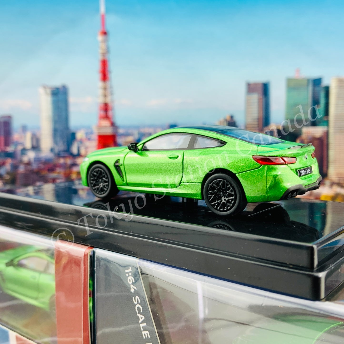 PARA64 1/64 BMW M8 Coupe Java Green LHD PA-55216