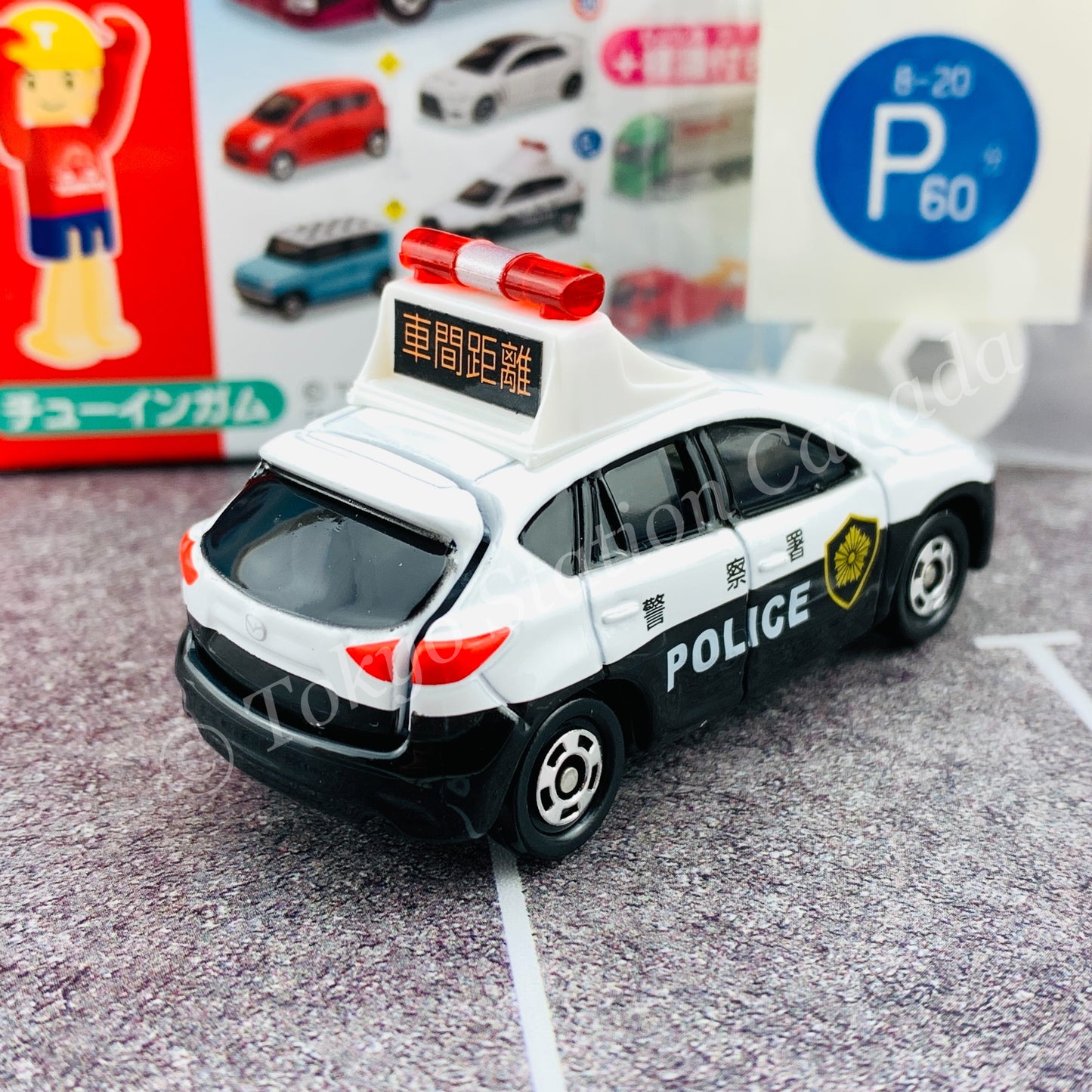 TAKARA TOMY A.R.T.S TOMICA Sign Set #5 - Mazda CX-5 Patrol Car with a road sign stand