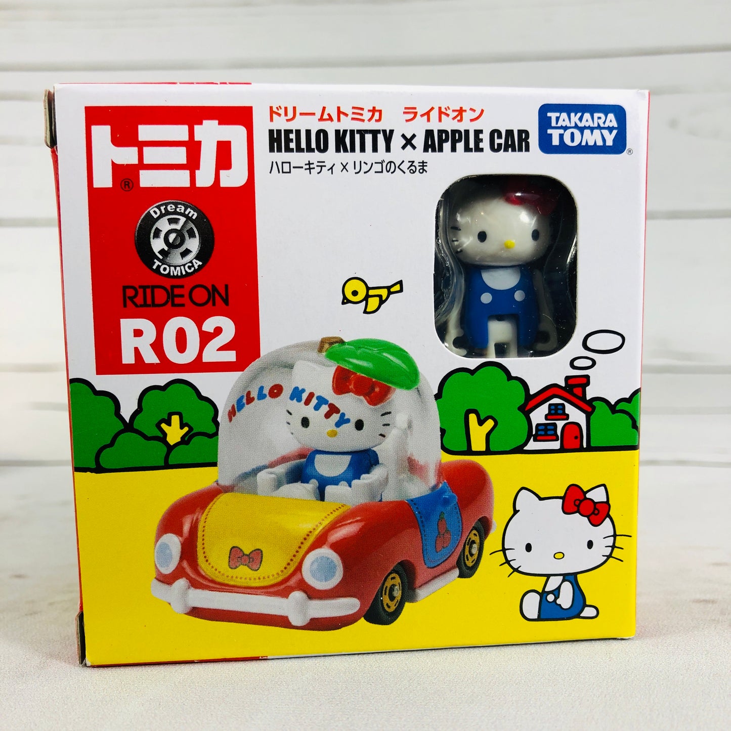 DREAM TOMICA Ride On R02 Hello Kitty x Apple Car