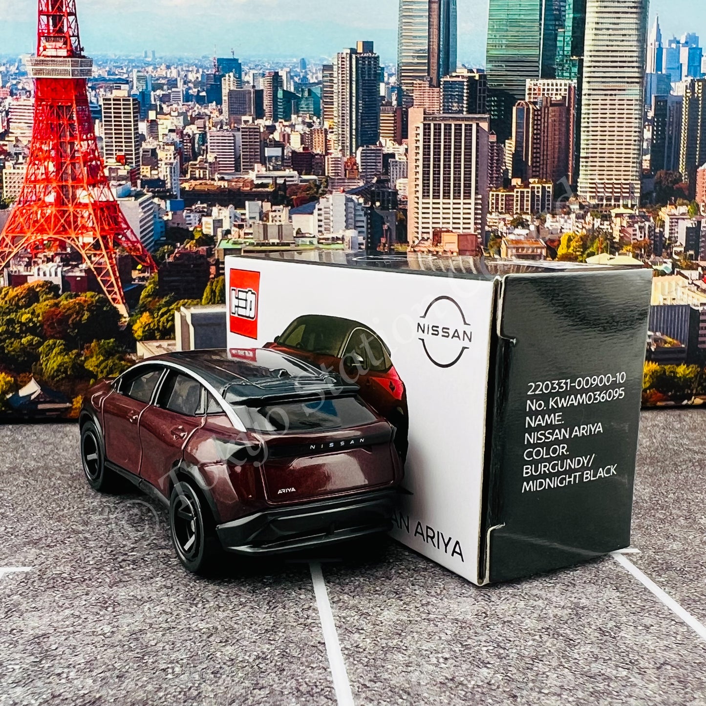TOMICA Nissan Ariya (Burgundy/Midnight Black) KWAM036095