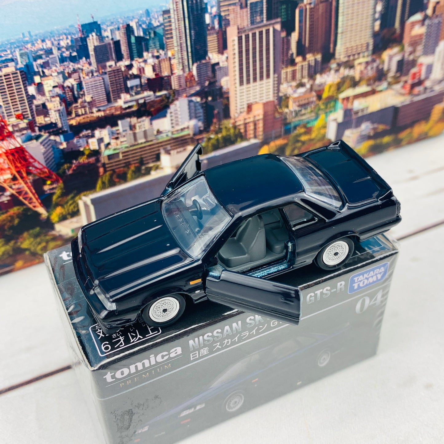 Tomica Premium 04 Nissan Skyline GTS-R