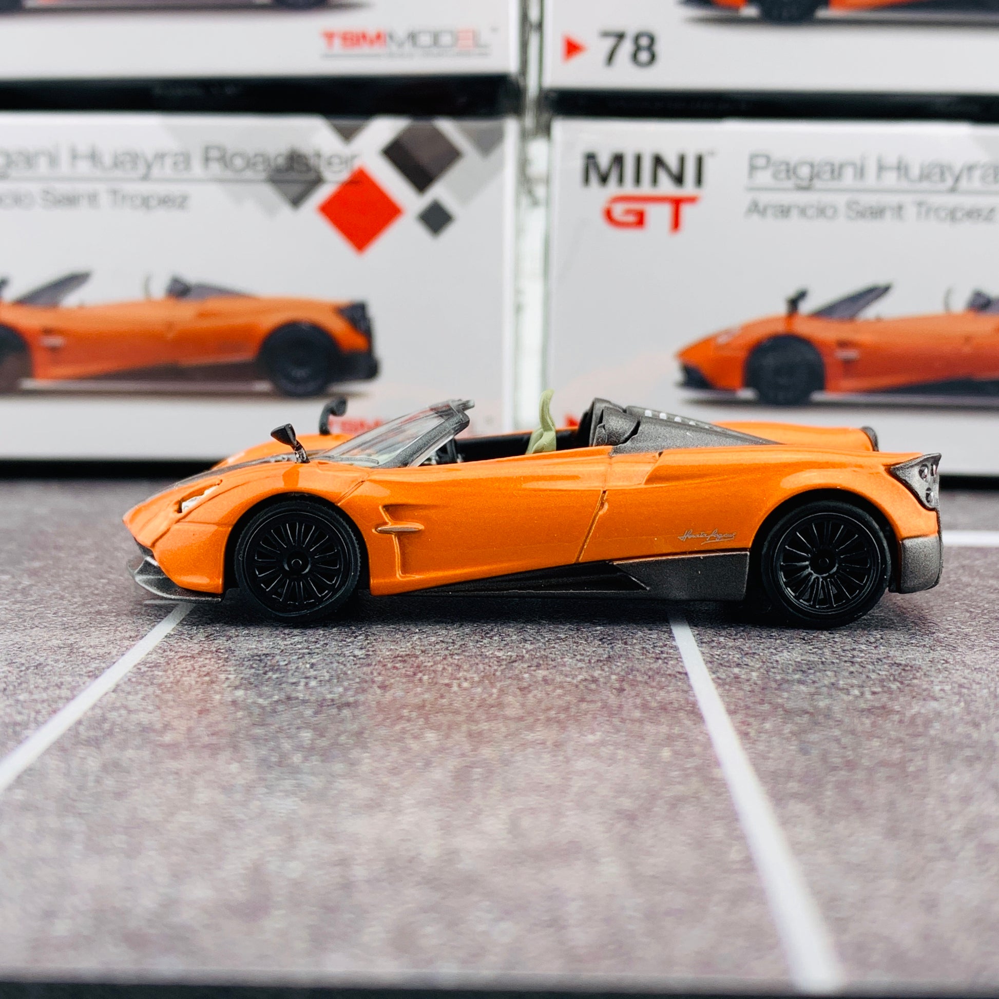 MINI GT 1/64 Pagani Huayra Roadster Arancio Saint Tropez RHD MGT00078-R
