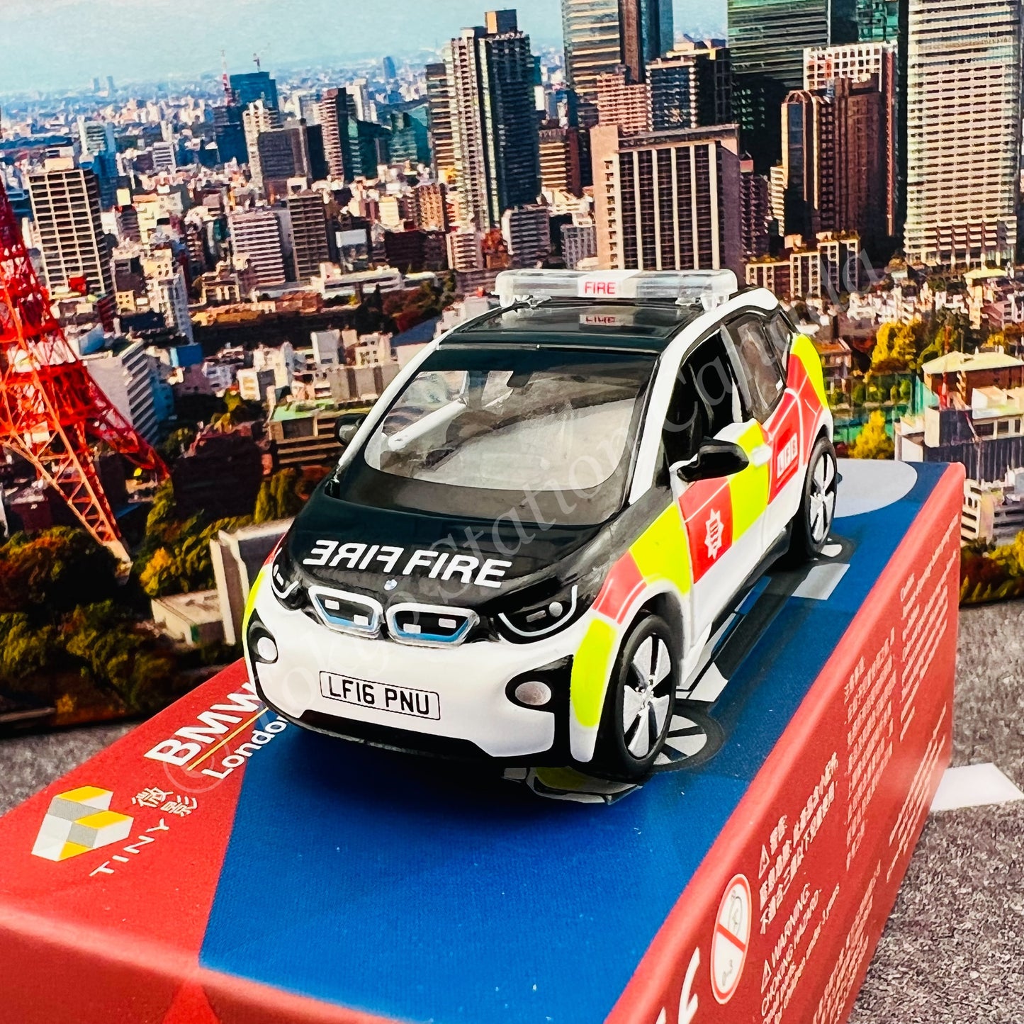 TINY 微影 1/64 UK13 BMW i3 UK London Fire Department Patrol Car ATCUK64002