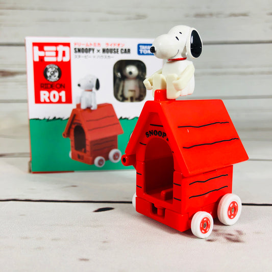 DREAM TOMICA Ride On R01 Snoopy x House Car