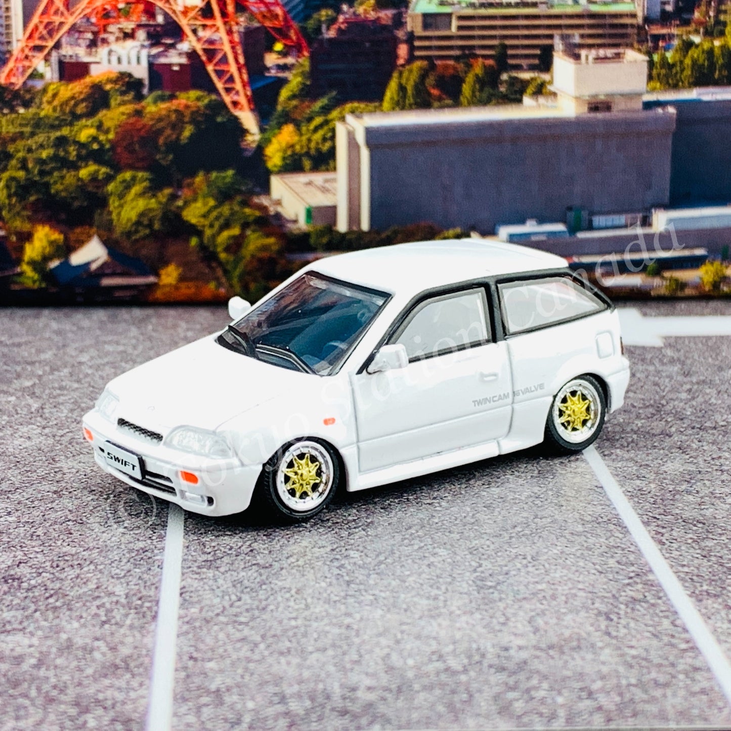 BM CREATIONS JUNIOR 1/64 Suzuki Swift 1989 WHITE RHD with Extra Wheels, Lowering Parts 64B0027